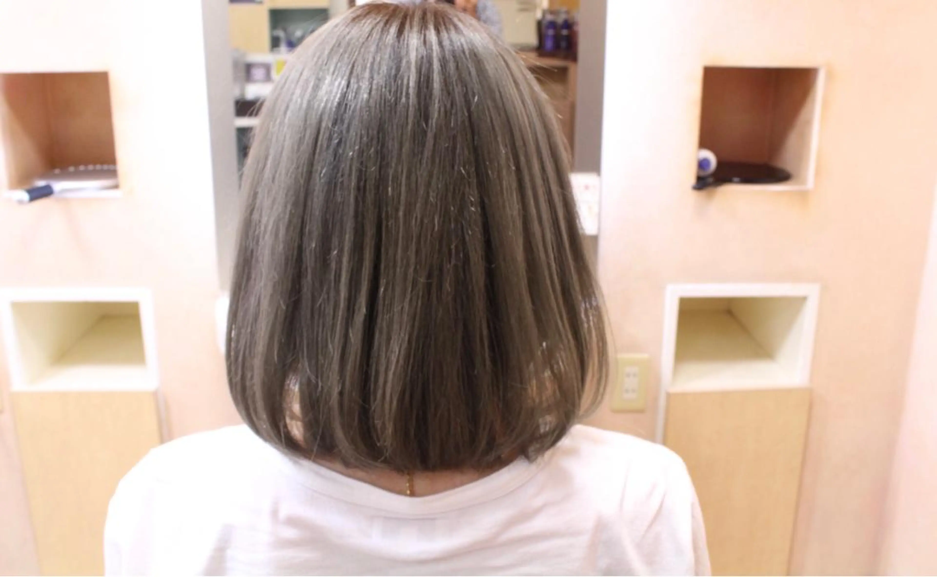 ミディアム カラー ブリーチ ケアブリーチ 透明感カラー ポ コのヘアスタイル