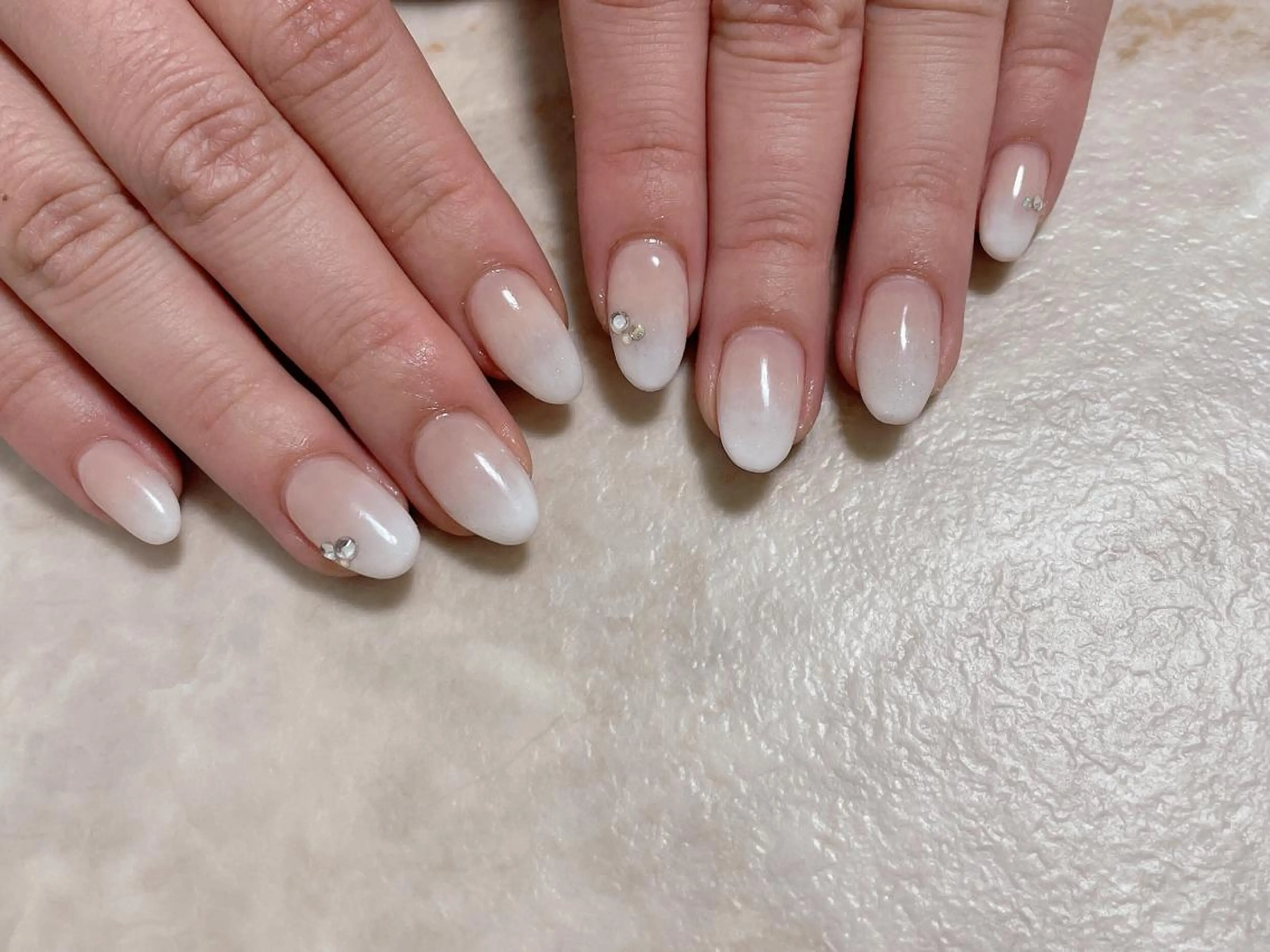 ネイル グラデーション ホワイト lathyrus. nailのネイルデザイン