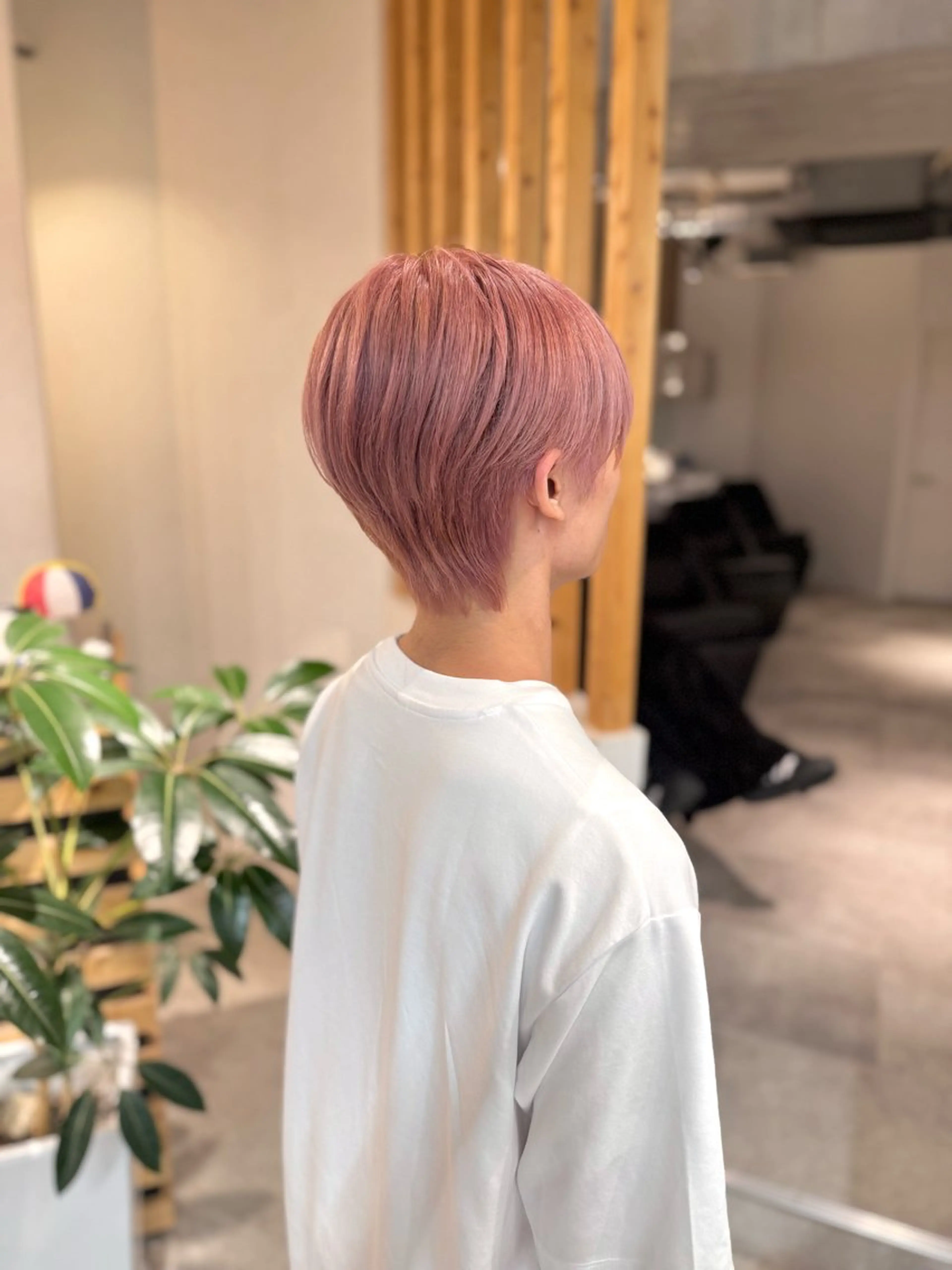 ショート カラー ピンクカラー マツオカ マコのヘアスタイル