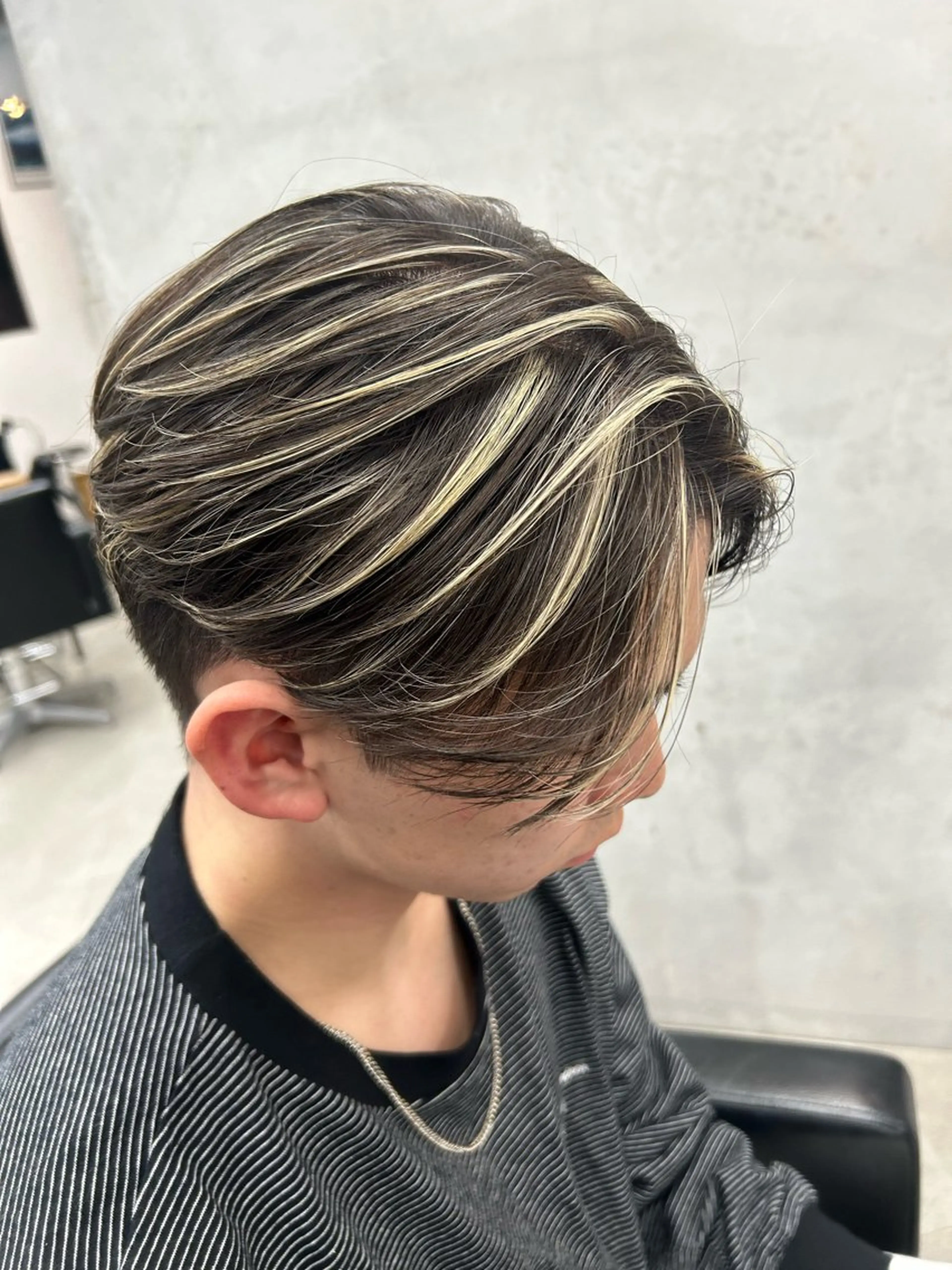 ショート カラー ハイライトカラー ハイライト トリートメント RYOSUKE ハイトーンのヘアスタイル