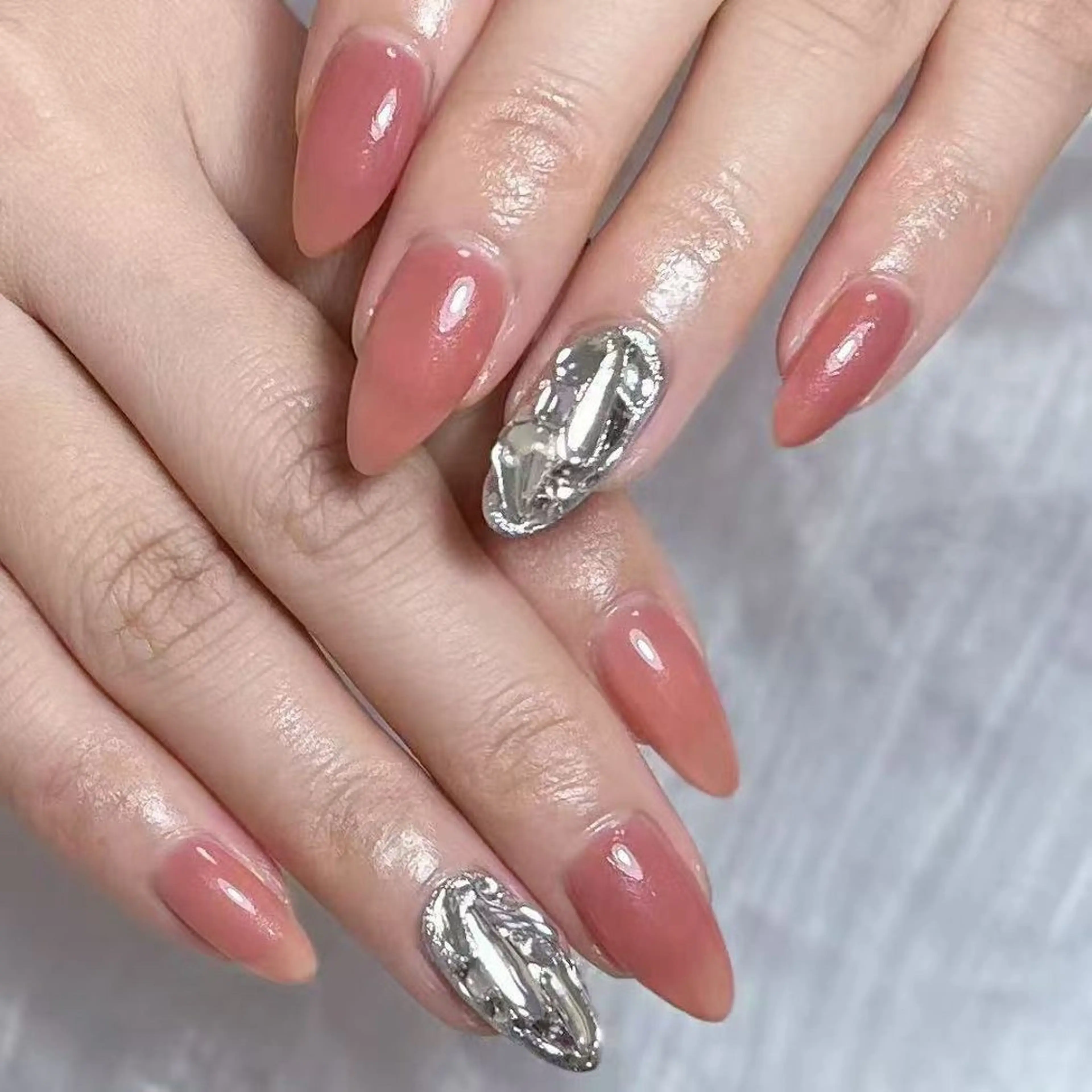 Hand💅🏻2本埋め尽しくネイルの写真