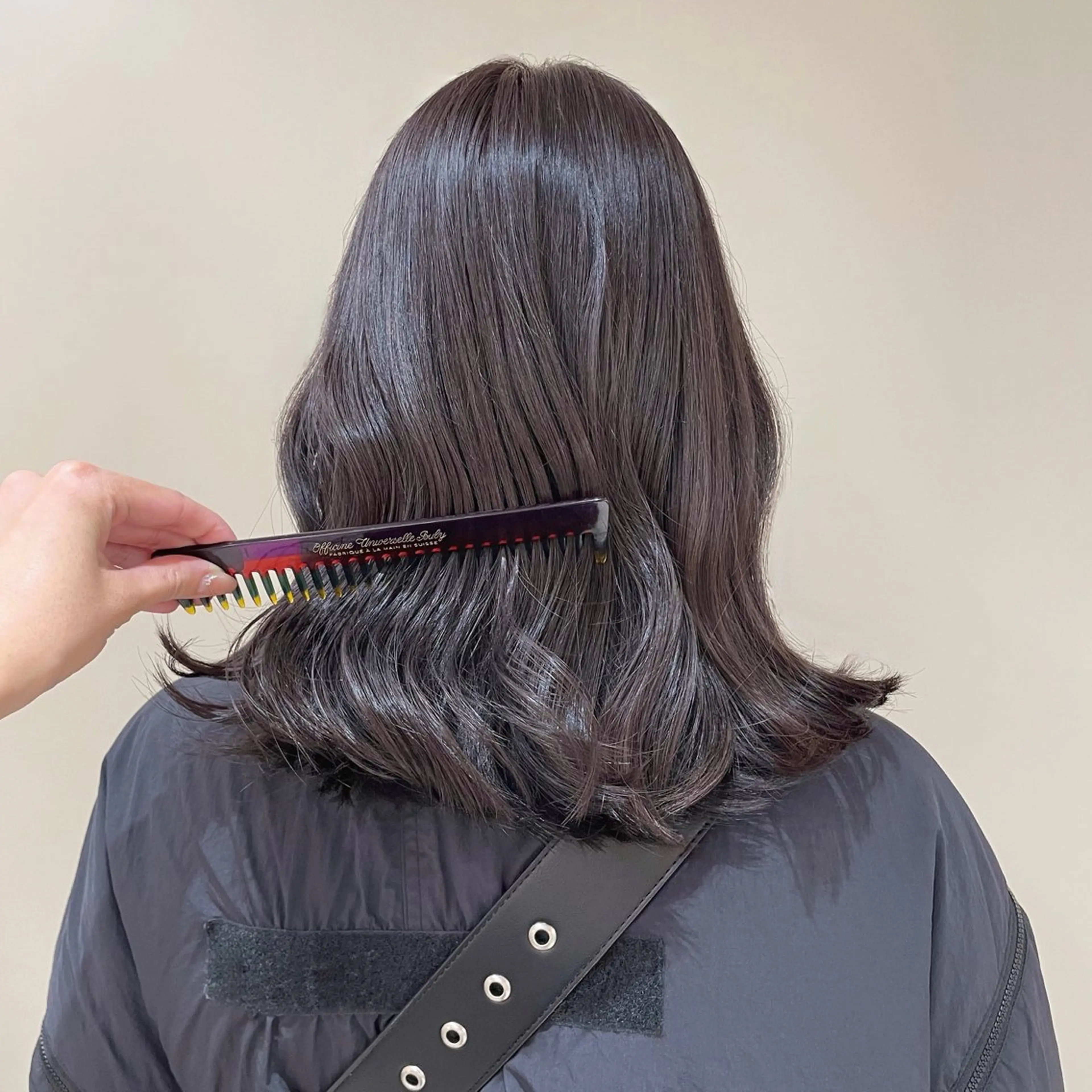 セミロング une所属・kunimi harukaのヘアスタイル