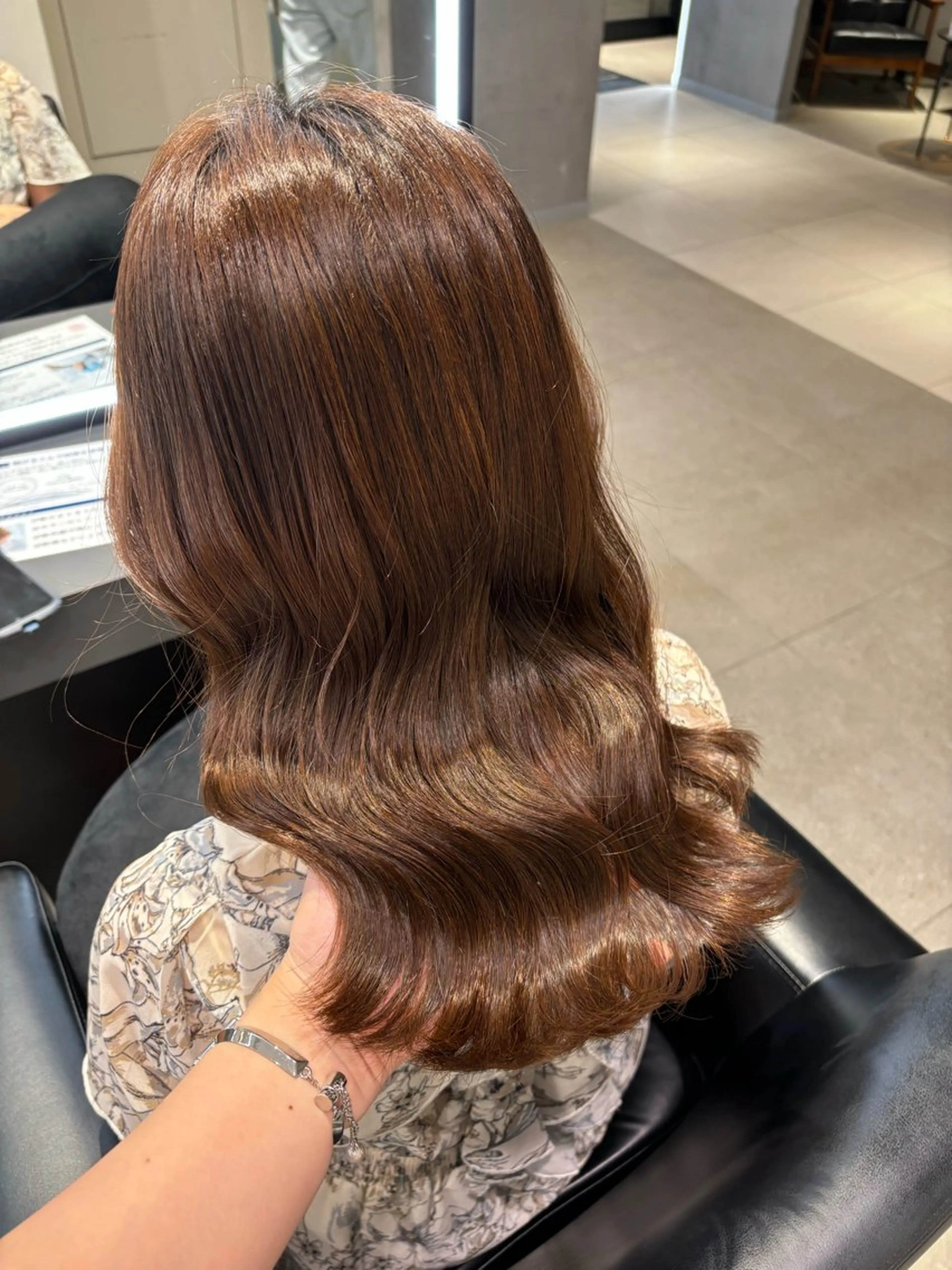 ミディアム KAREN（ému） 伏見/カットモデルのヘアスタイル