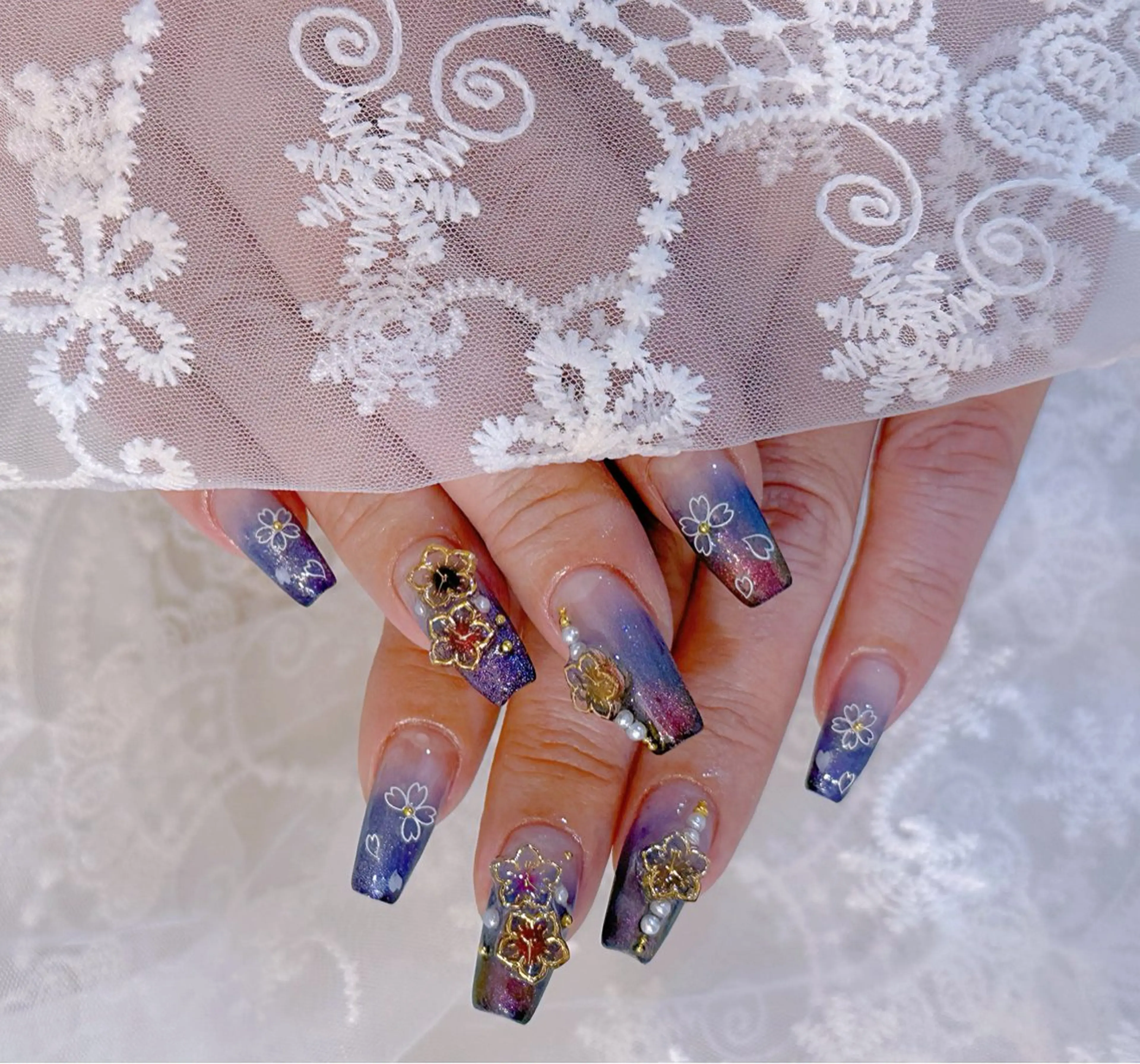 ネイル アートネイル キラキラネイル 韓国ネイル 水色 ロングネイル ハンドネイル ハンドケア NailDemure 【銀座店】のネイルデザイン