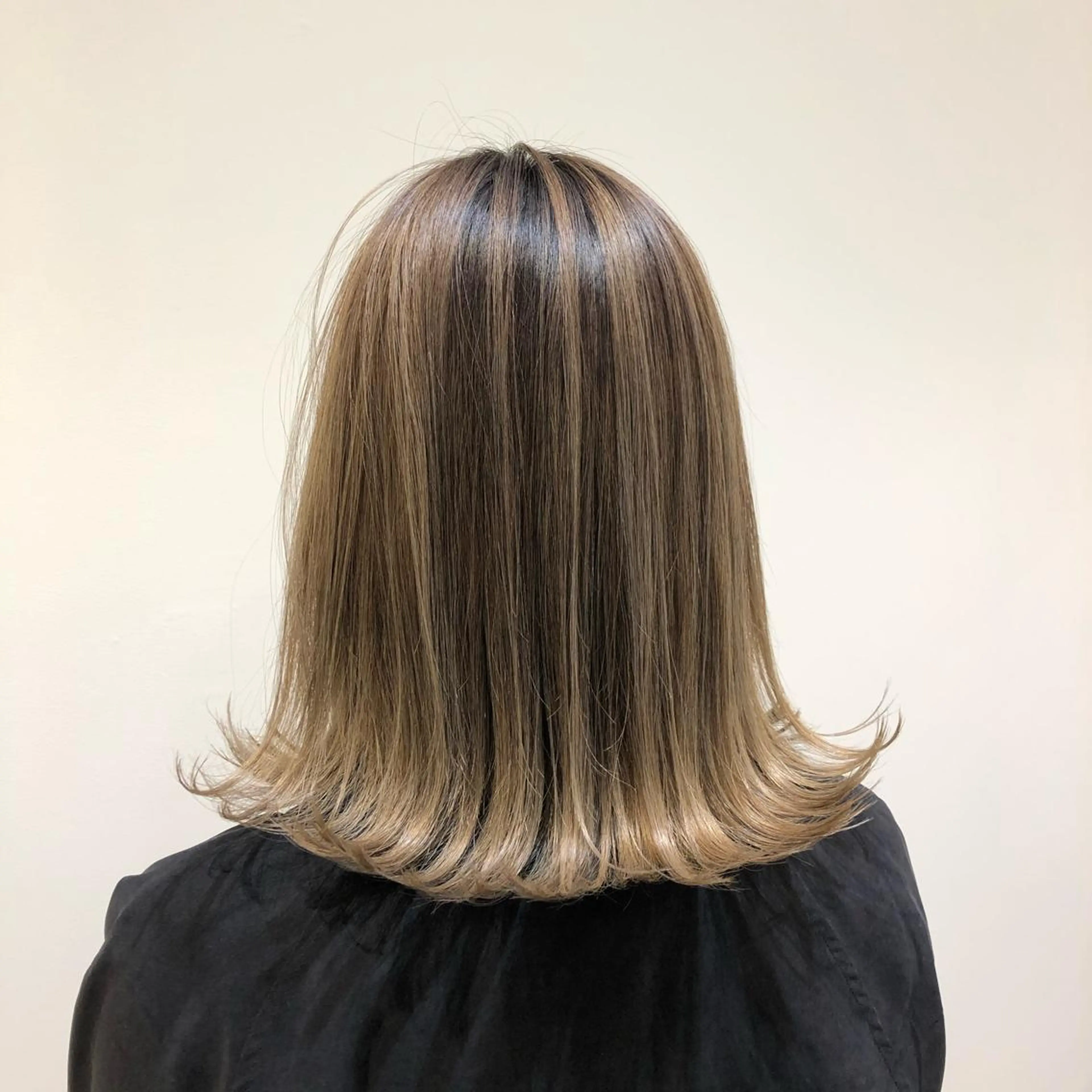 セミロング カラー バレイヤージュ ブリーチ レイヤーカット ヘアカラー トリートメント 【店長】大根 亮太のヘアスタイル