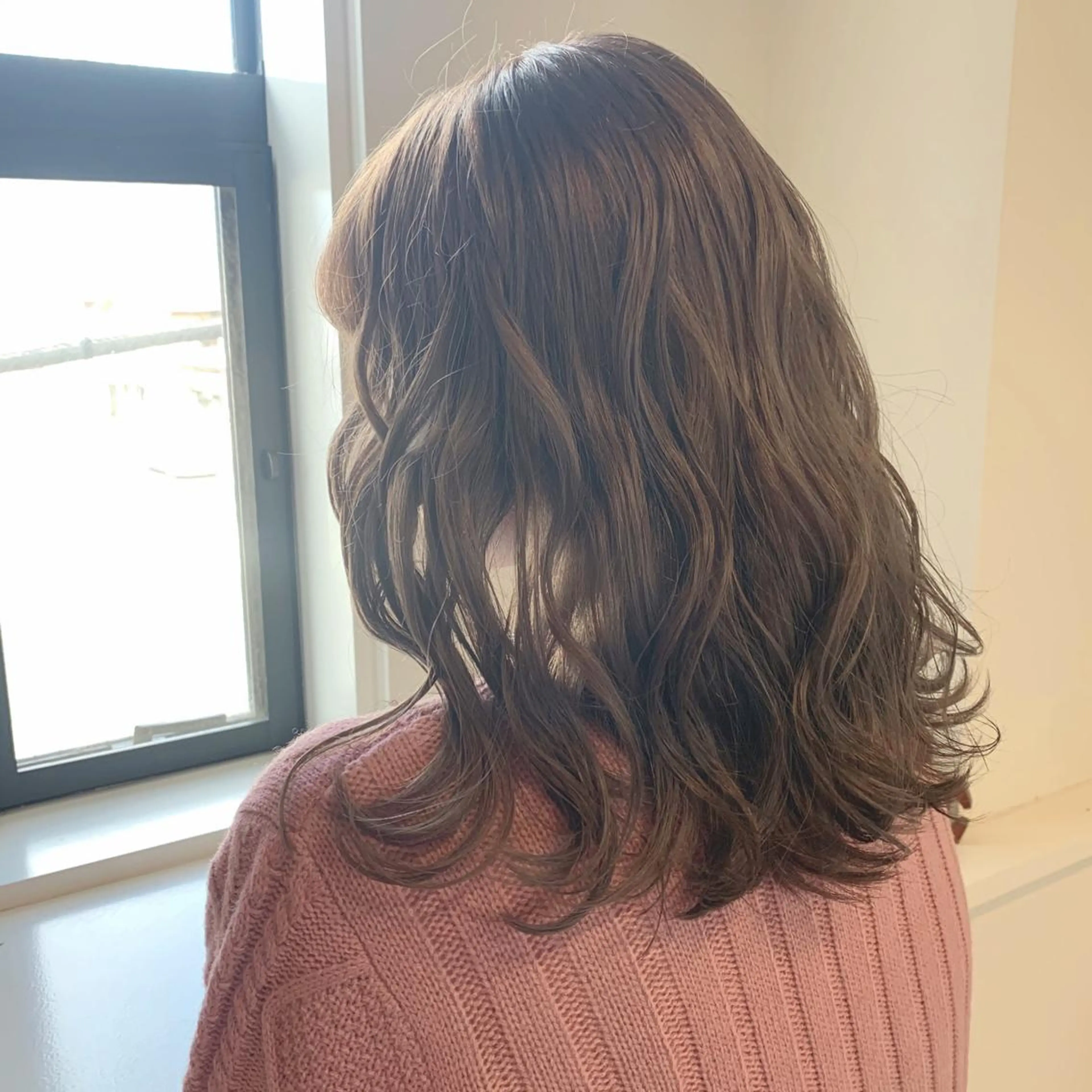 ミディアム カラー グレージュ ミルクティーグレージュ 清水 亮太／赤み消しカラーのヘアスタイル