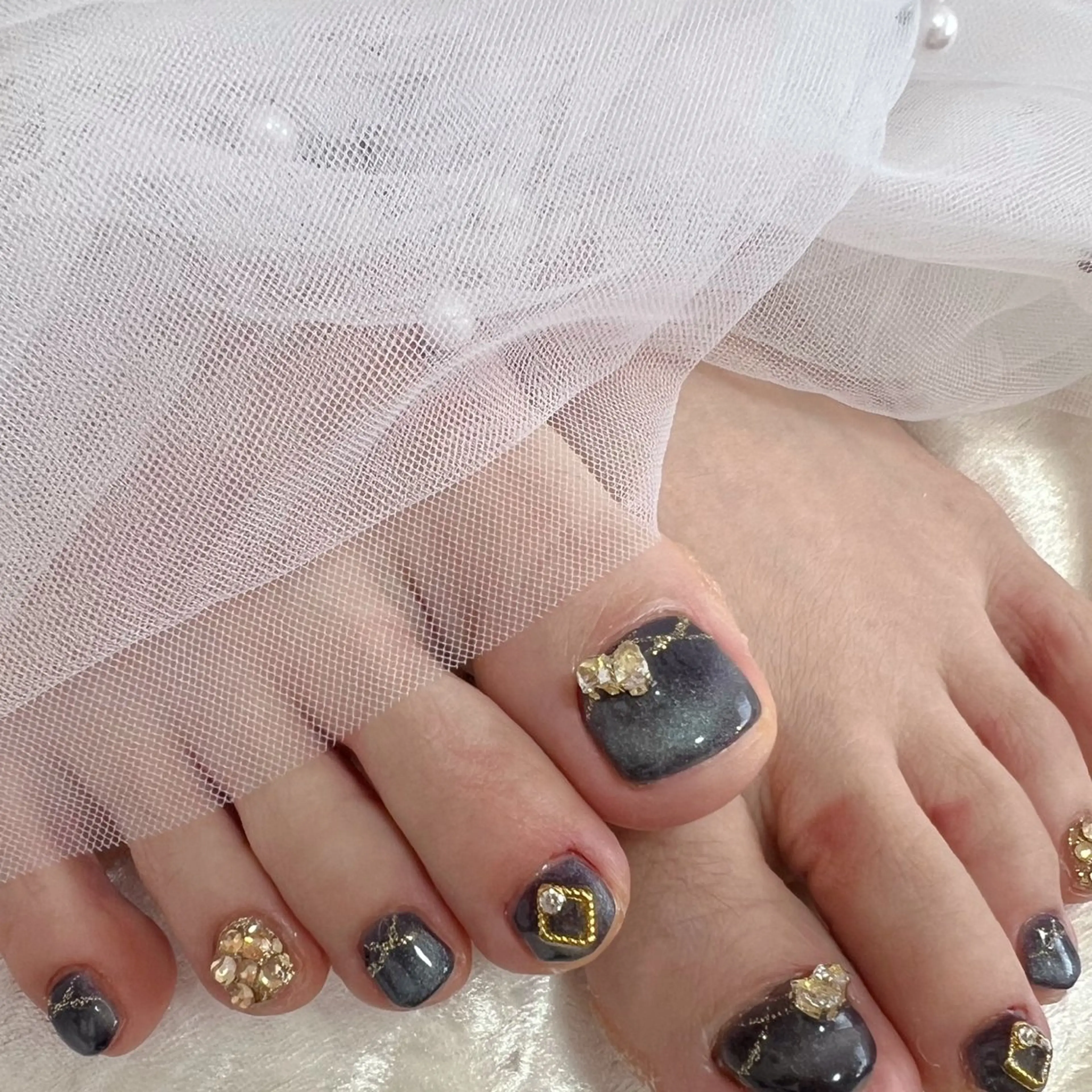 フットネイル✨️アートかパーツ乗せ放題(オフなし)の写真