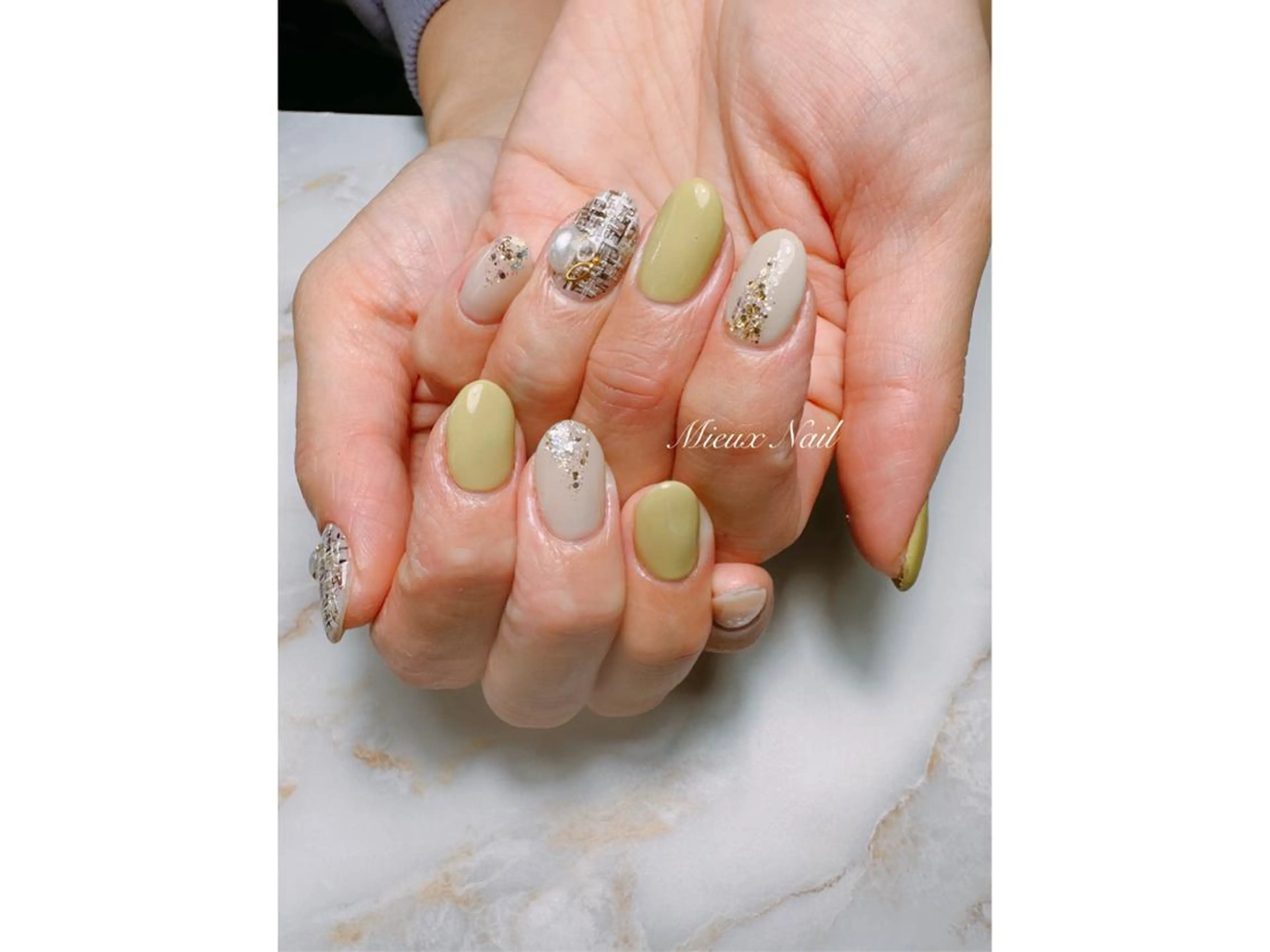 ネイル ブルー ラメ(グリッター) オフィスネイル ワンカラーネイル ピスタチオネイル ハンドネイル 市川 麻衣子のネイルデザイン