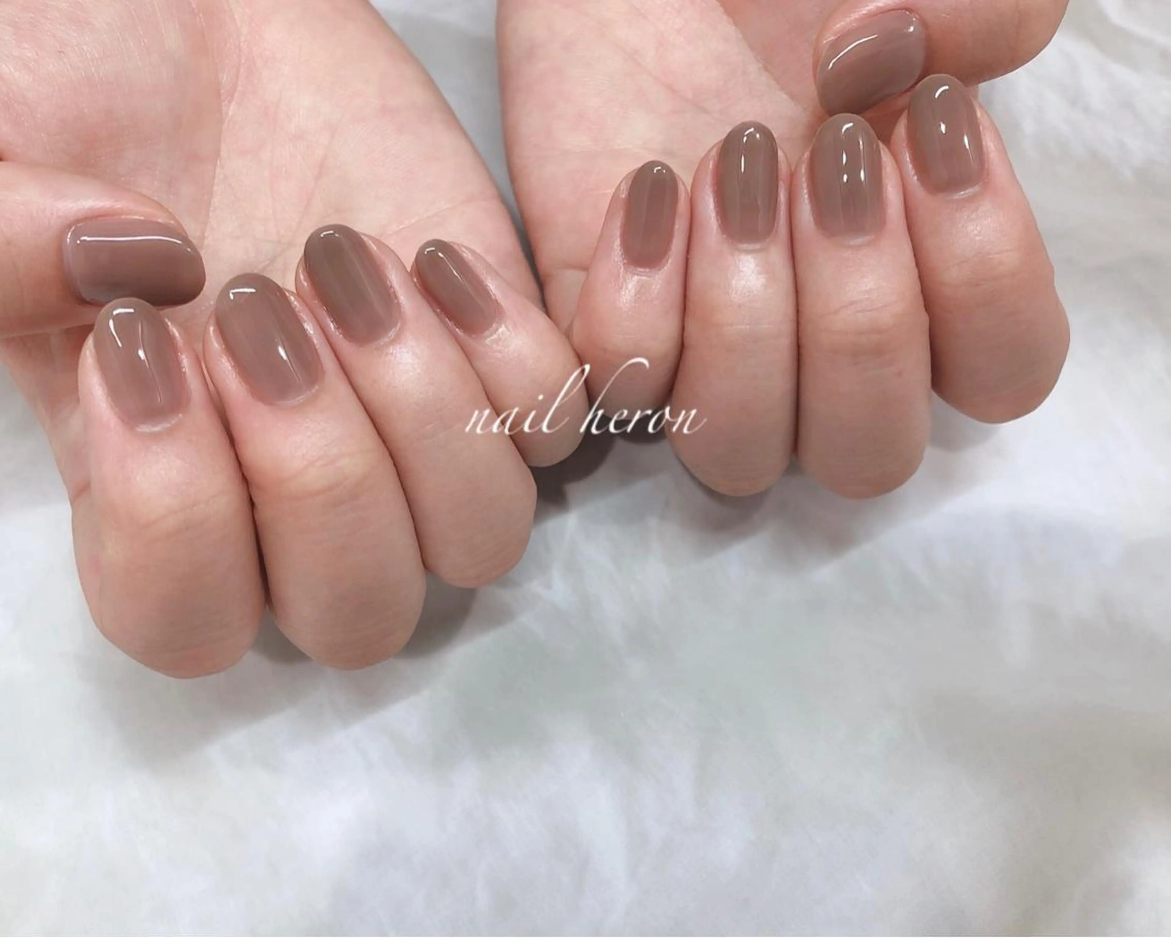 ネイル ブラウン ワンカラーネイル ハンドネイル saki_ nail heronのネイルデザイン