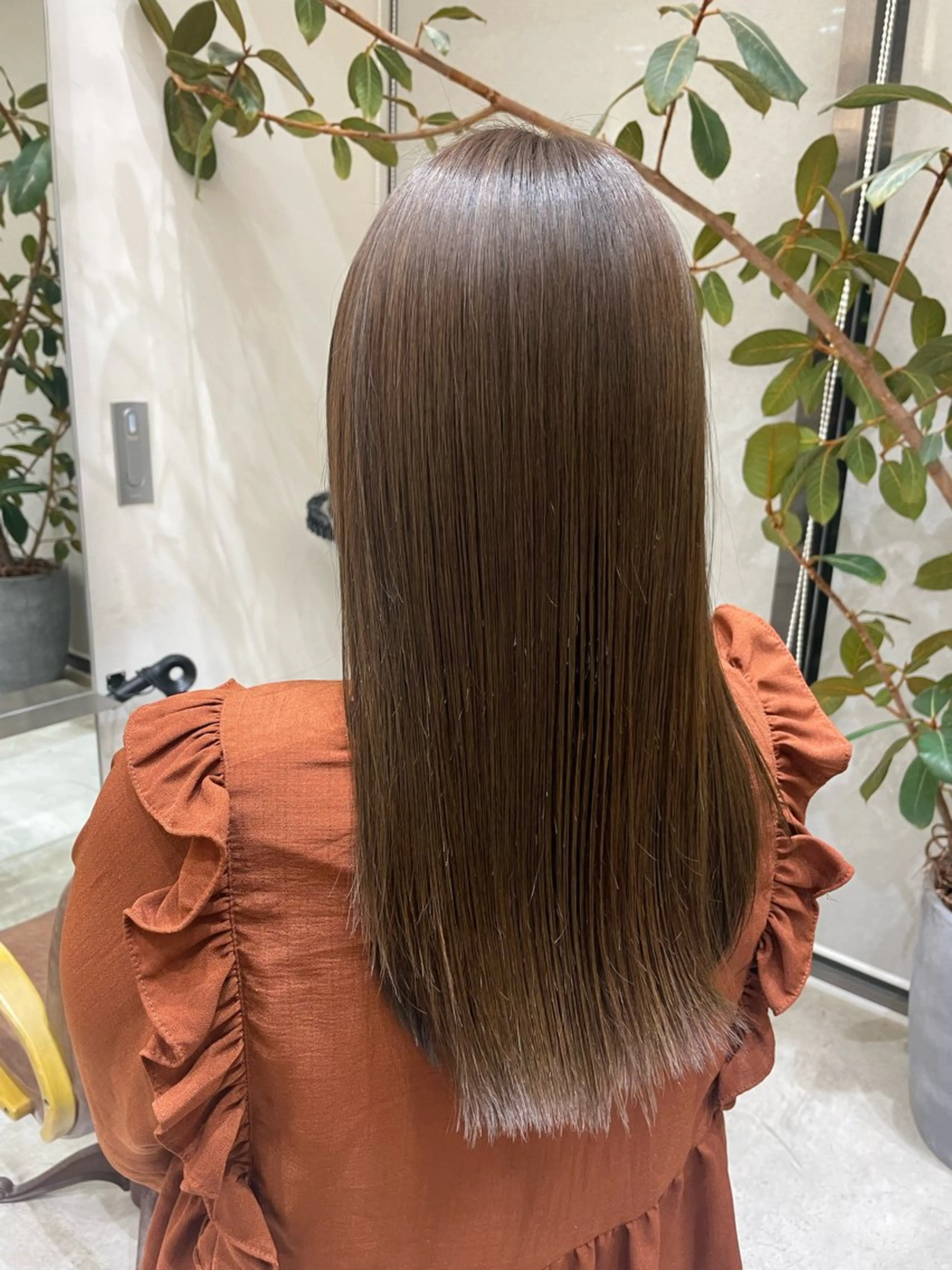 セミロング カラー ブラウンカラー 三宅 瑠偉のヘアスタイル