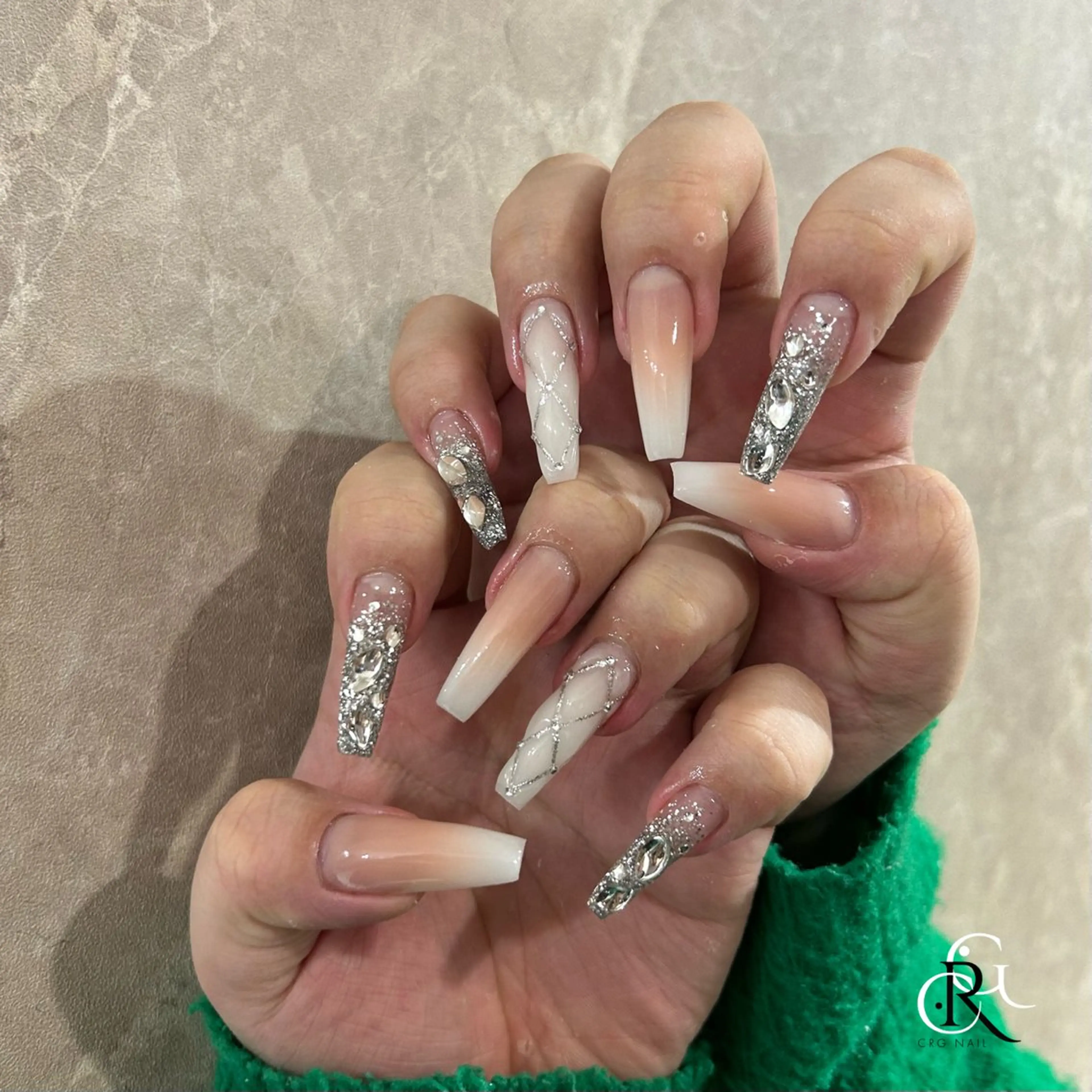 ロング ハンドネイル 美フォルムスカルプ✨ RENAのネイルデザイン