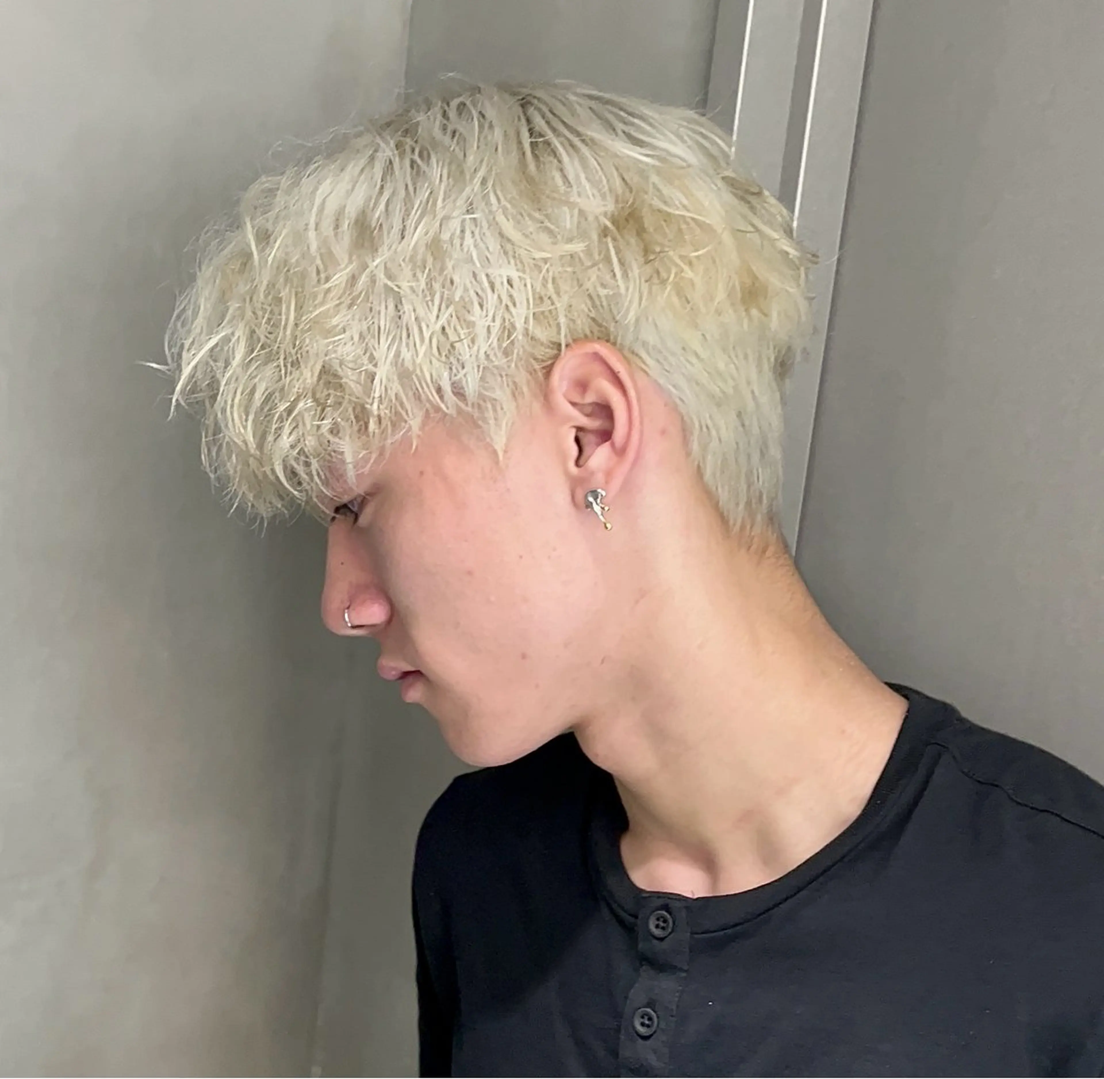 メンズ メンズバレイヤージュ メンズブリーチ ダウンパーマ メンズ韓国風 メンズパーマ カット ヘアカラー トリートメント 【メンズ特化⚡️】 曲がる矯正/千原涼麻のヘアスタイル