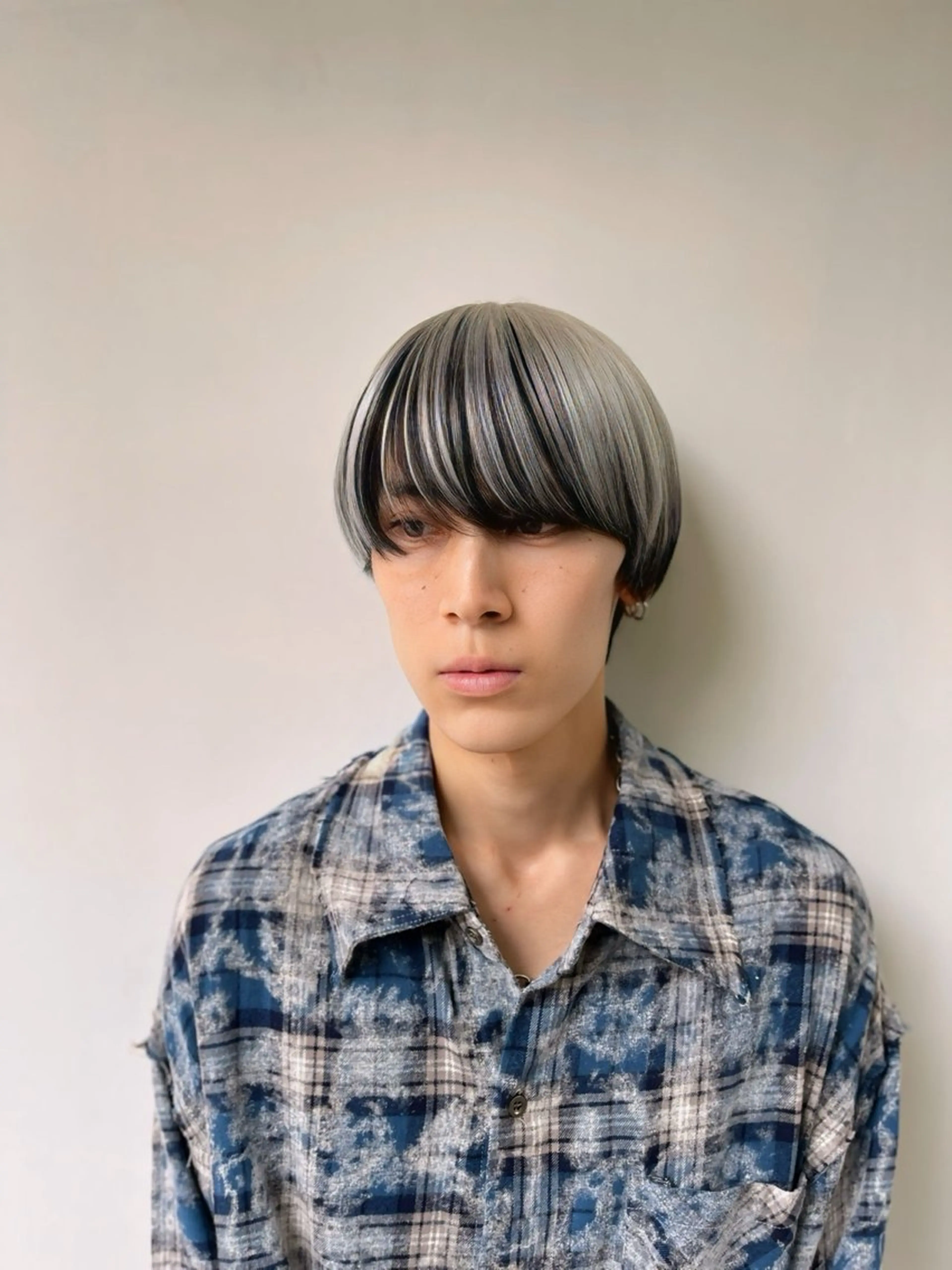 カラー メンズ カット ヘアカラー SERINA/ウルフ 、デザインカラーのヘアスタイル