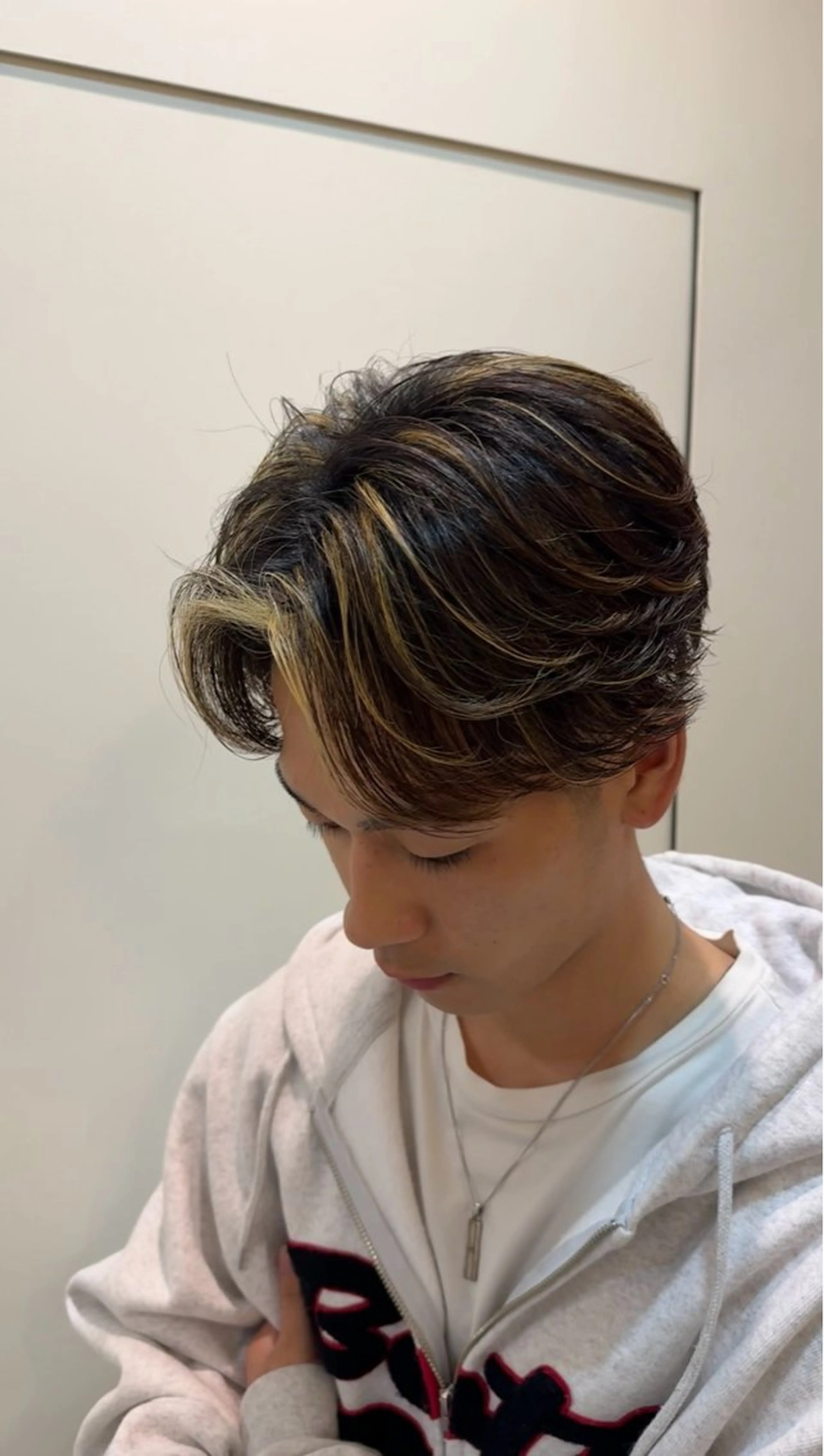 カラー メンズ センターパート メンズハイライト ミストバング  フェイスフレーミング ハイライトカラー カット ヘアカラー メンズパーマ特化🔥 岩内皓大のヘアスタイル