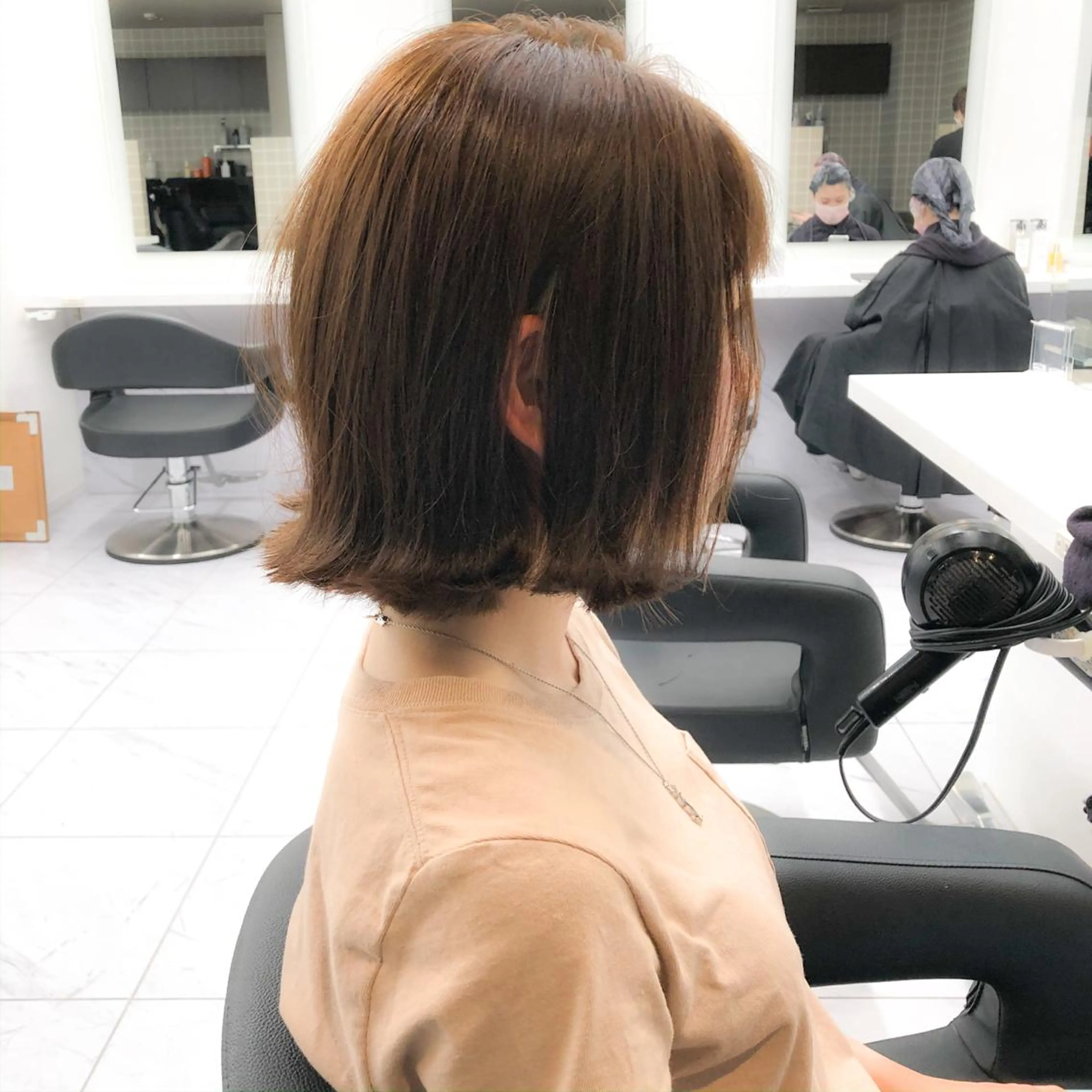 ミディアム カラー カット ヘアカラー ハイトーン×レイヤー カットTAKUMIのヘアスタイル