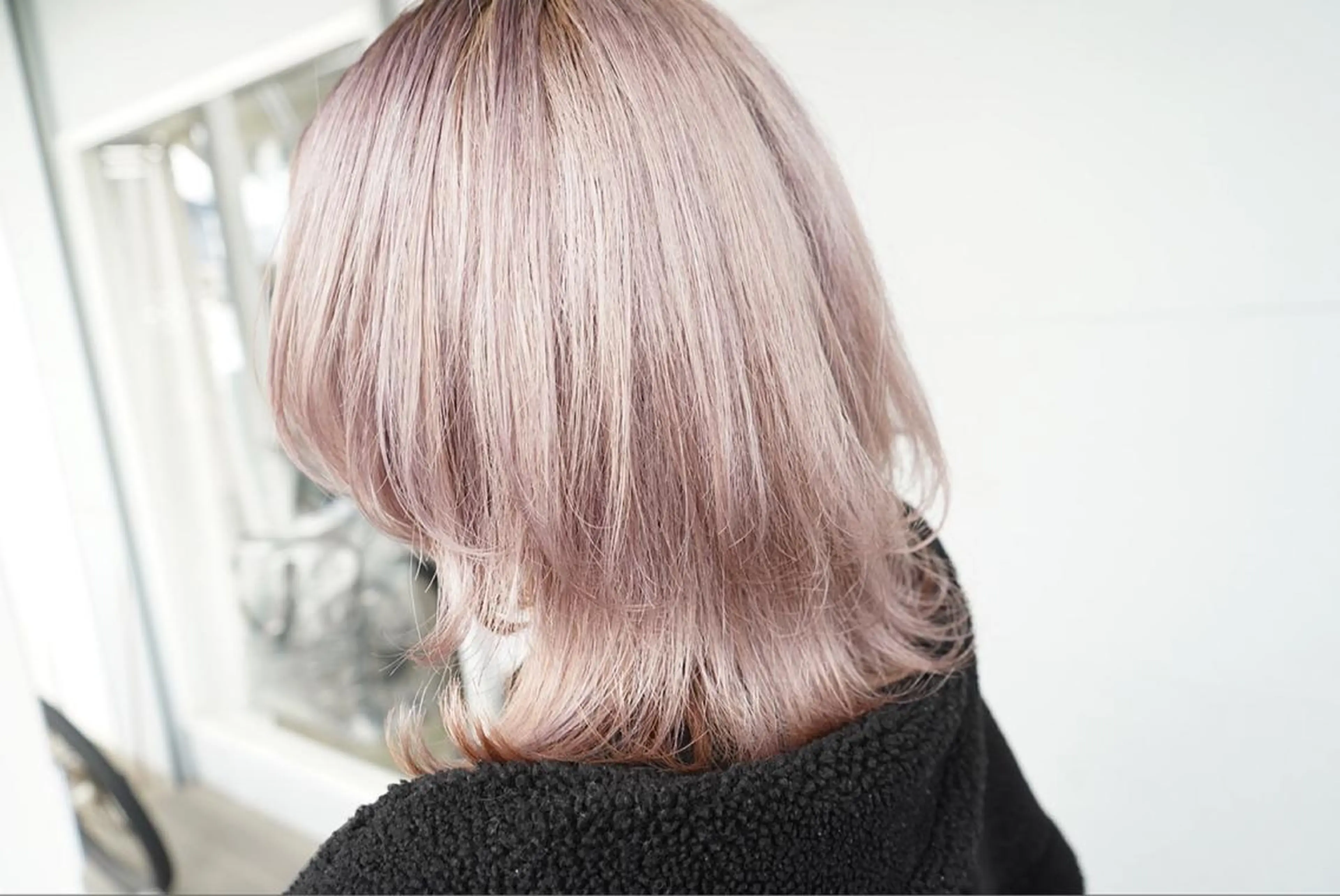 ミディアム カラー lani ブリーチ /ダブルカラーのヘアスタイル