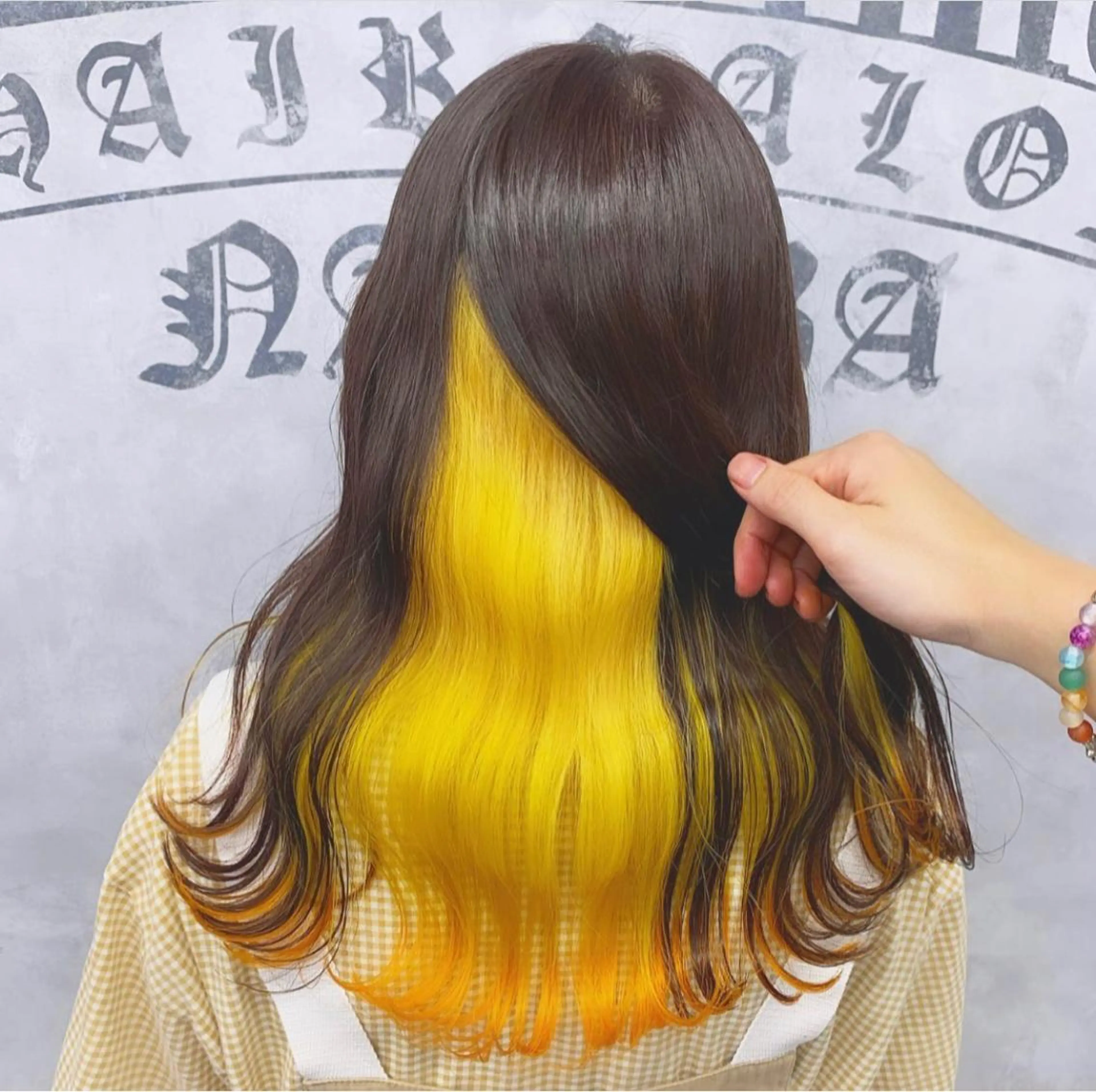 ミディアム カラー ダブルカラー ハイトーンカラー オレンジ イエローカラー ブリーチ&エクステ 🥀ケアカラー特化のヘアスタイル