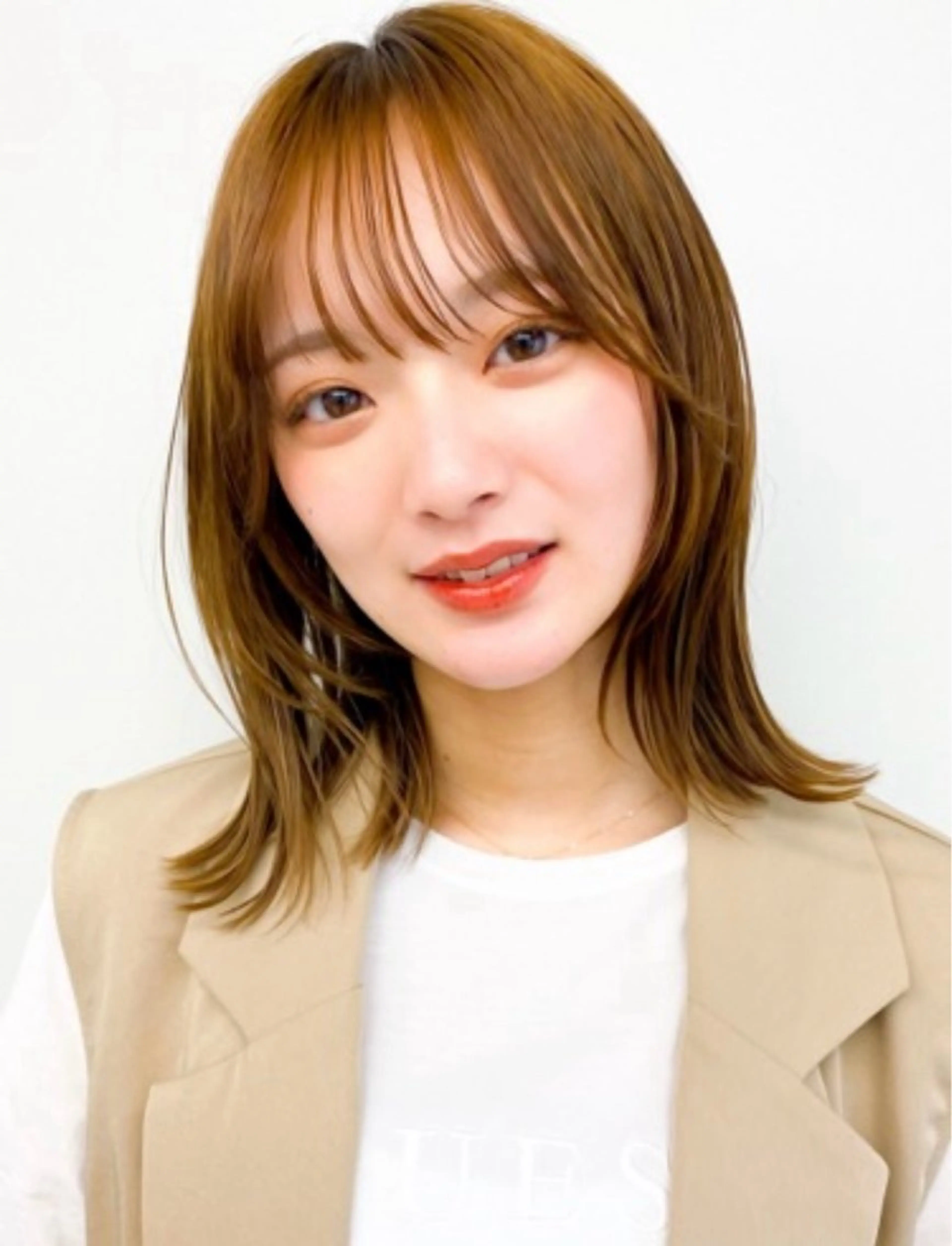 ミディアム 茂木 胡春のヘアスタイル
