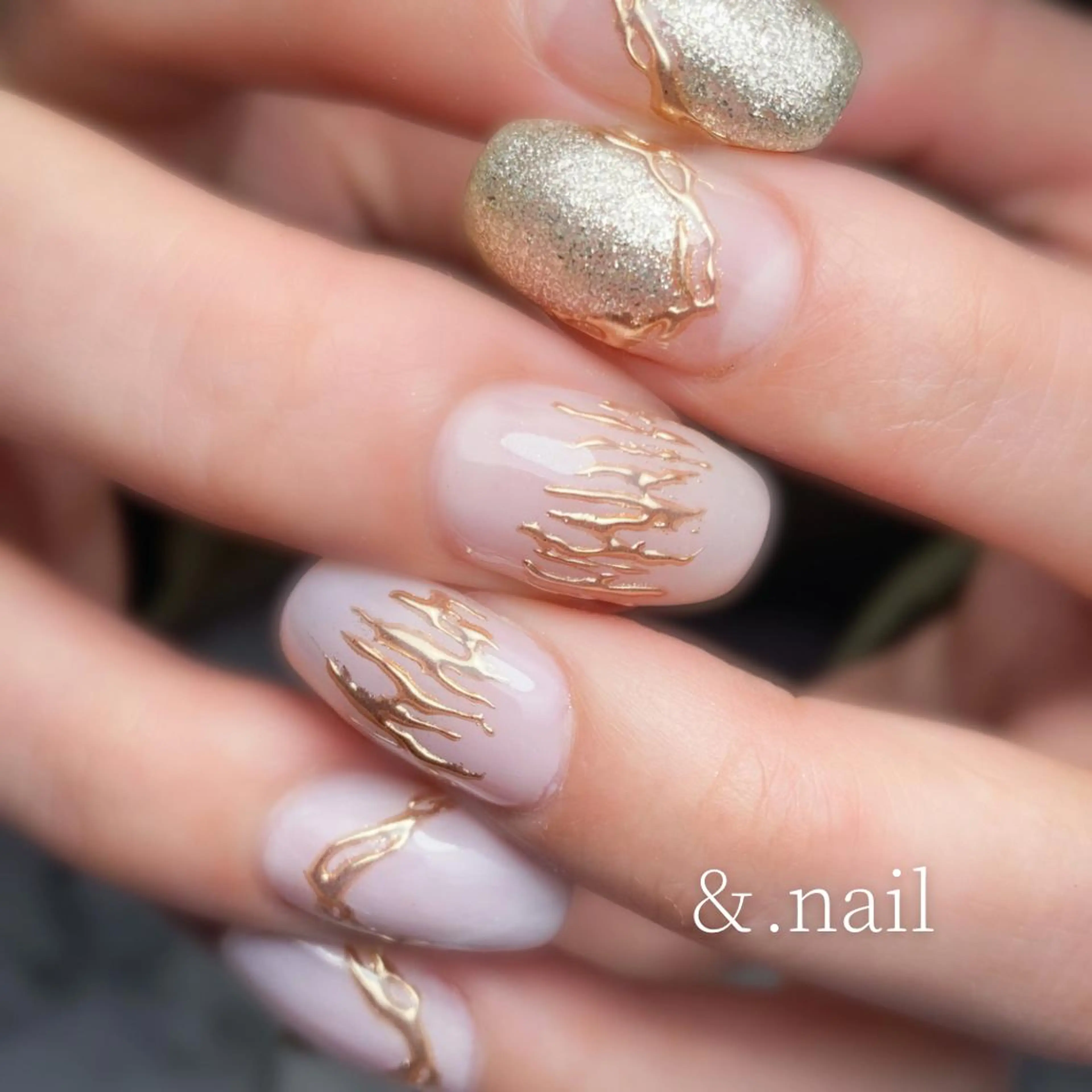 ミディアム ネイル 春ネイル ホワイト ハンドネイル &.nail/ ニュアンス/持込み可のネイルデザイン