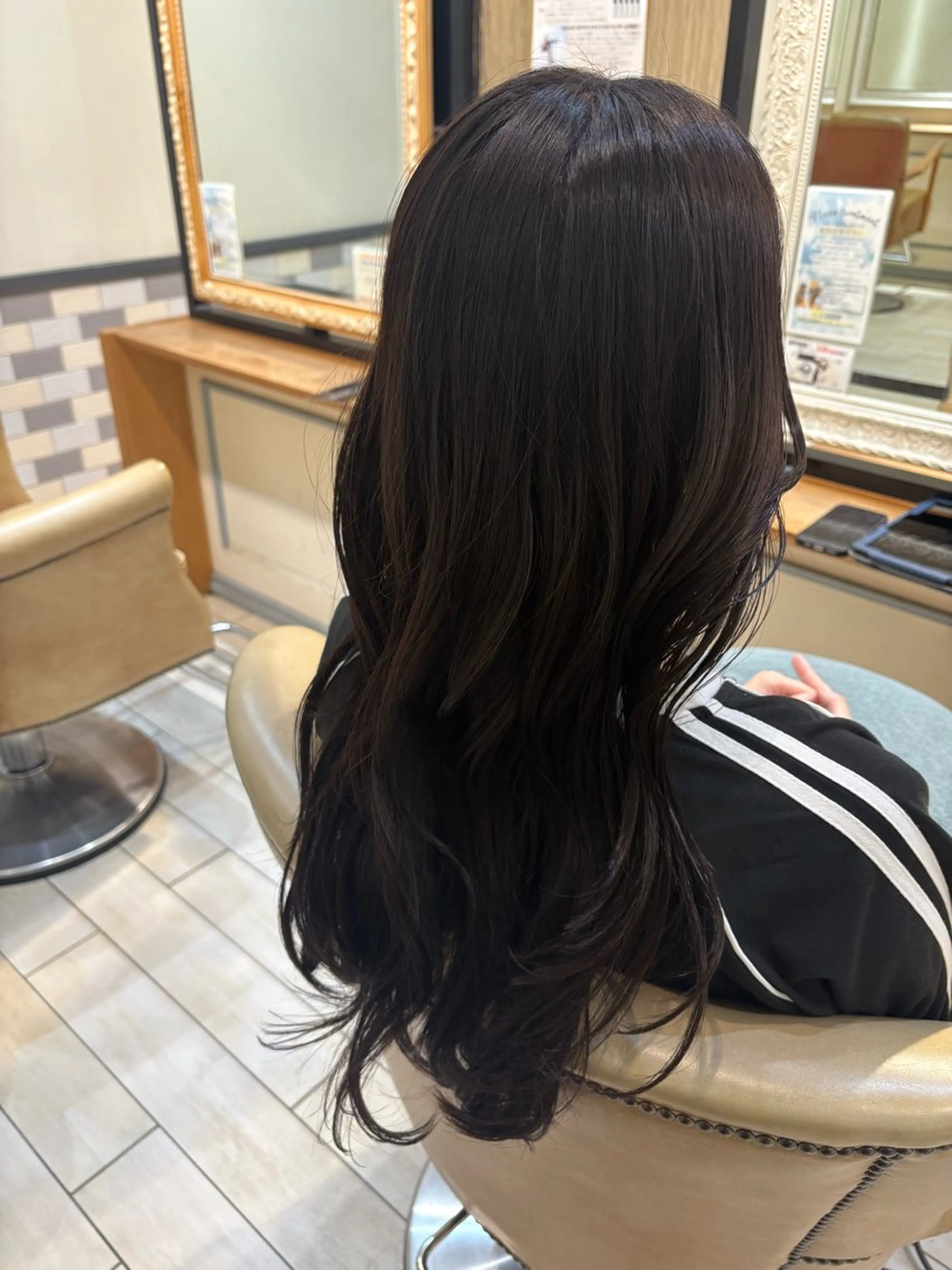 ロング カラー ヘアカラー トリートメント SUZUKI AIRIのヘアスタイル