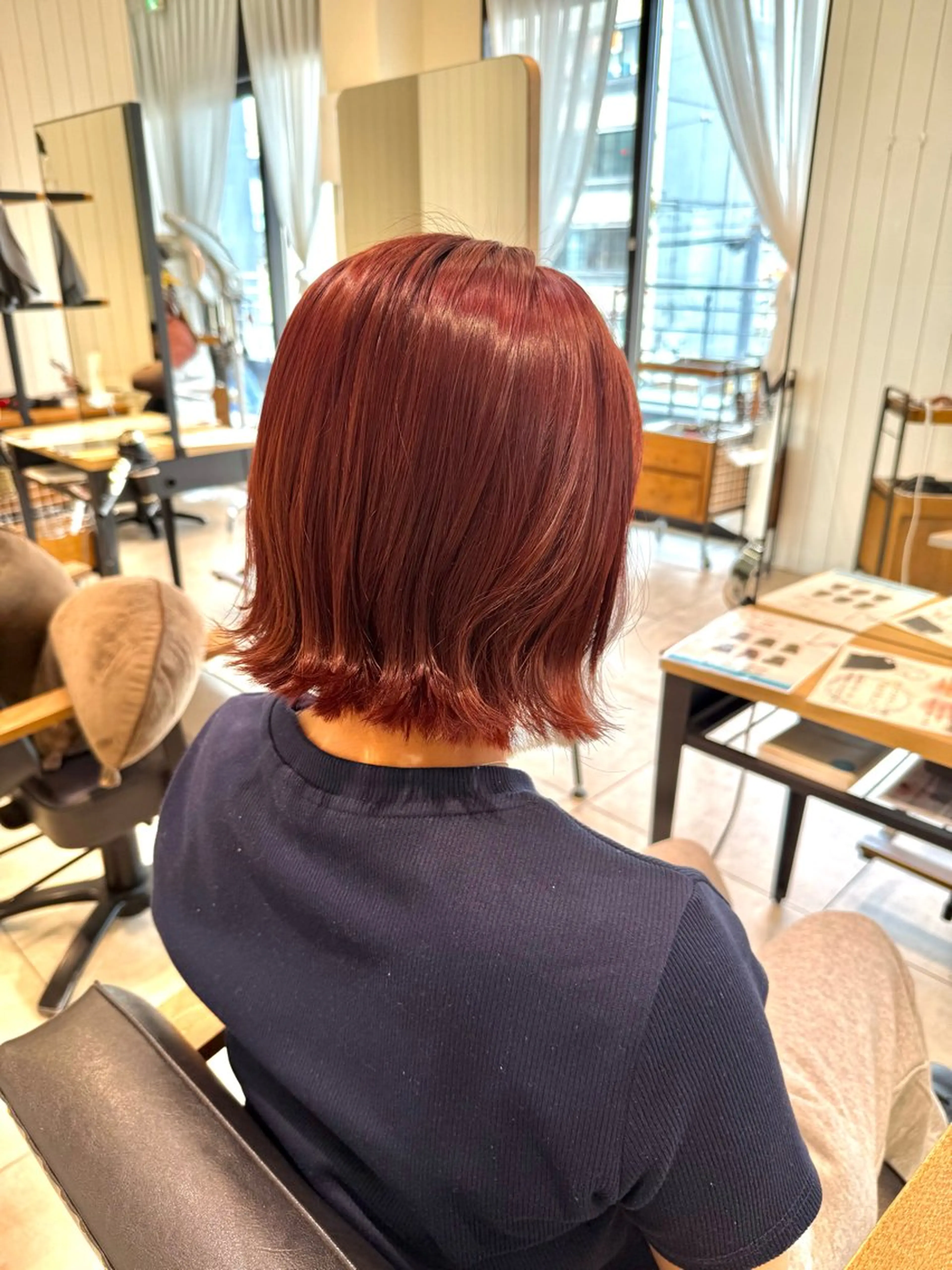 ミディアム レイヤーカット 外ハネヘア カット ヘアカラー トリートメント エクファ 浦田のヘアスタイル
