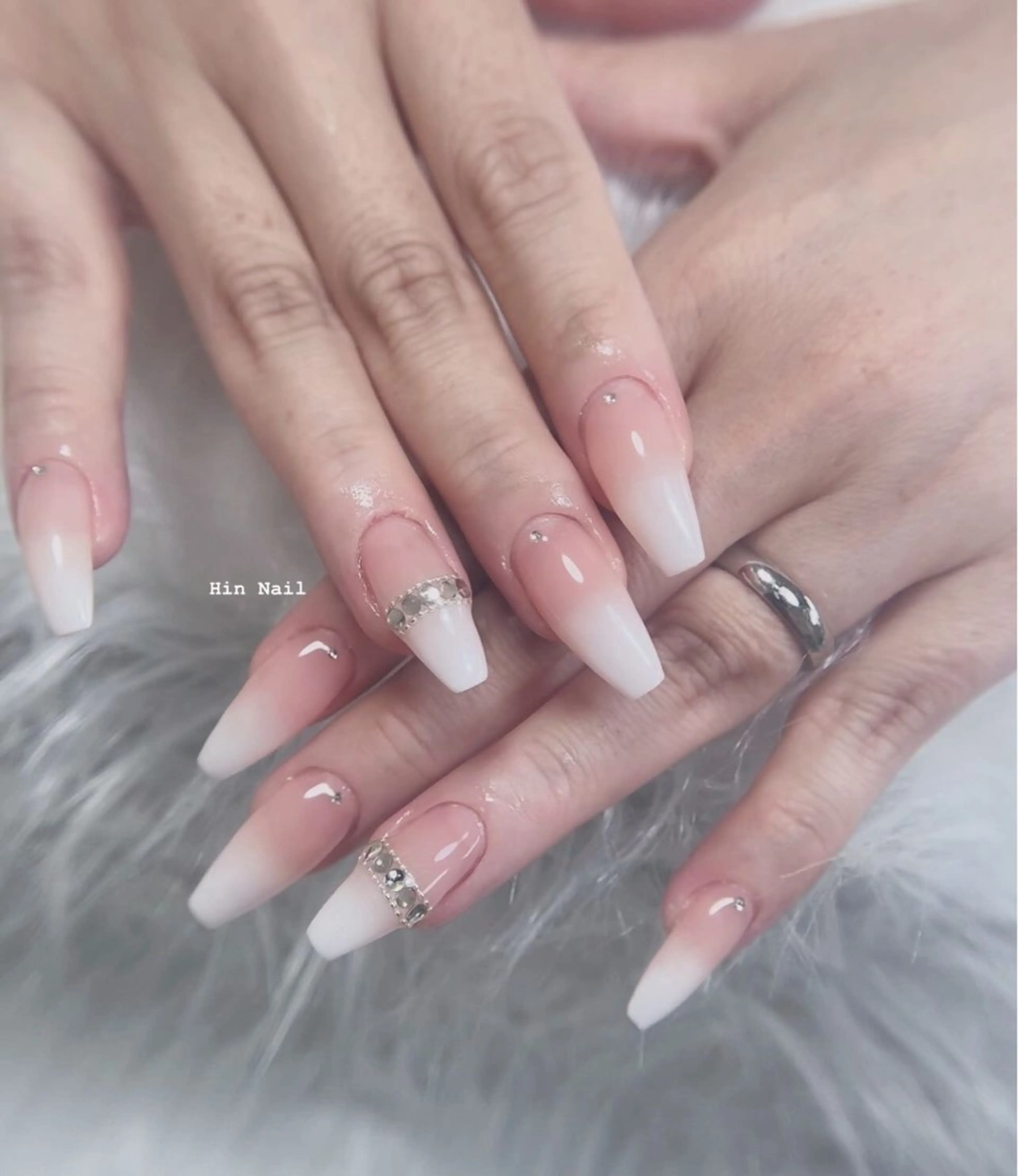 ネイル ハンドネイル Hin Nailsのネイルデザイン