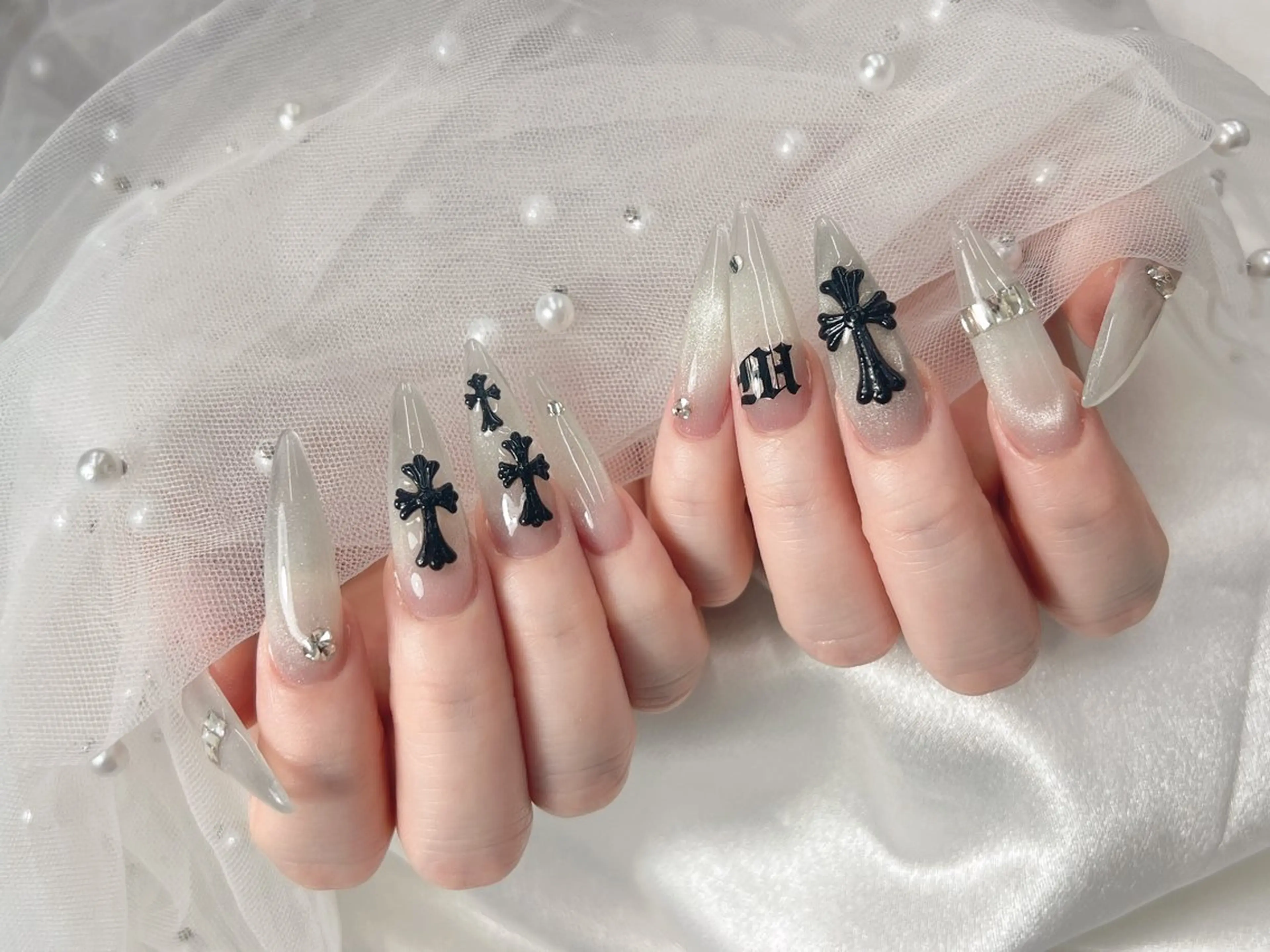 ハンドネイル bijou nails　蓮のネイルデザイン
