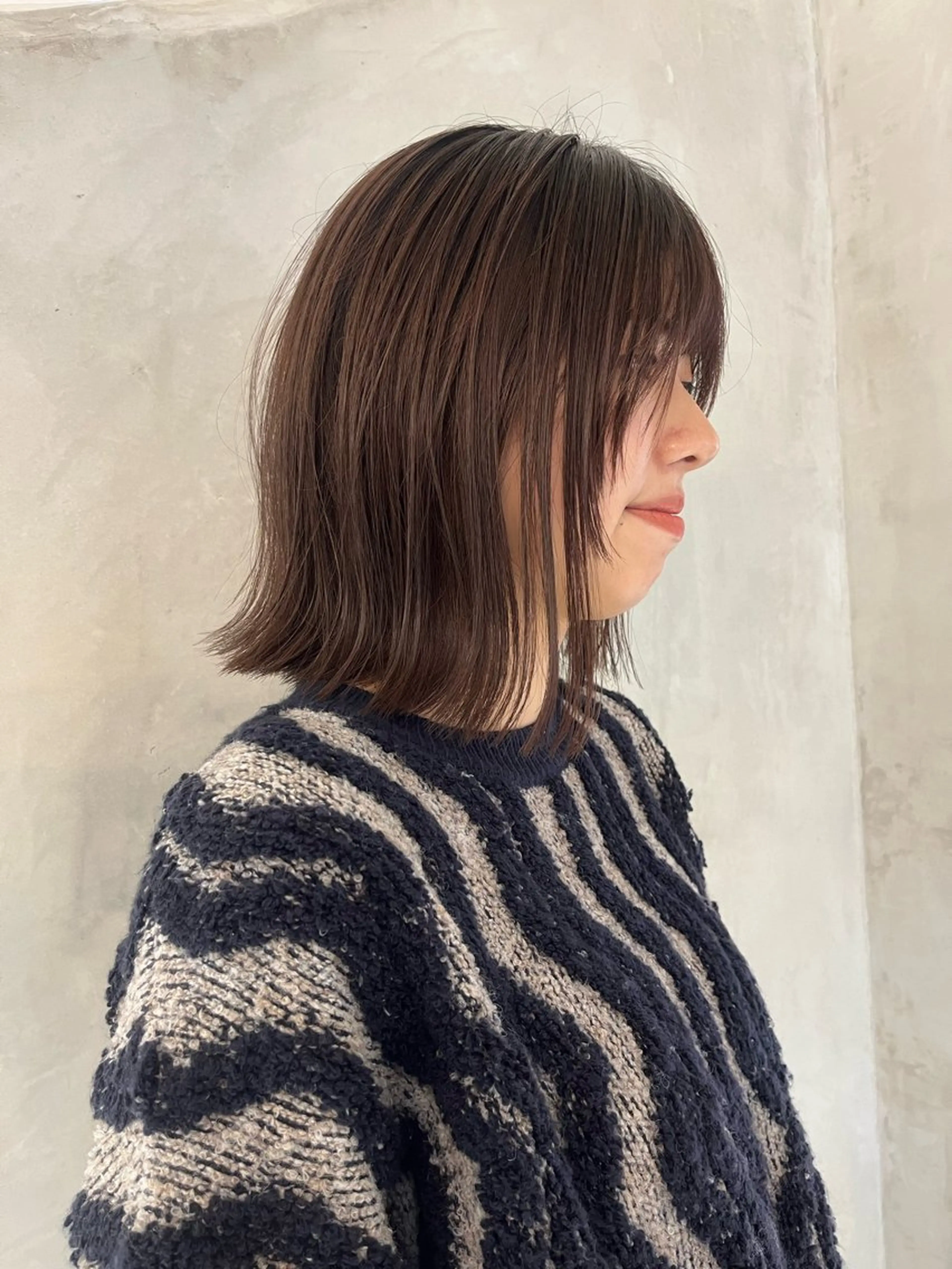 ミディアム カラー カット ヘアカラー トリートメント 切りっぱなしボブ/ 艶カラー/綾莉のヘアスタイル