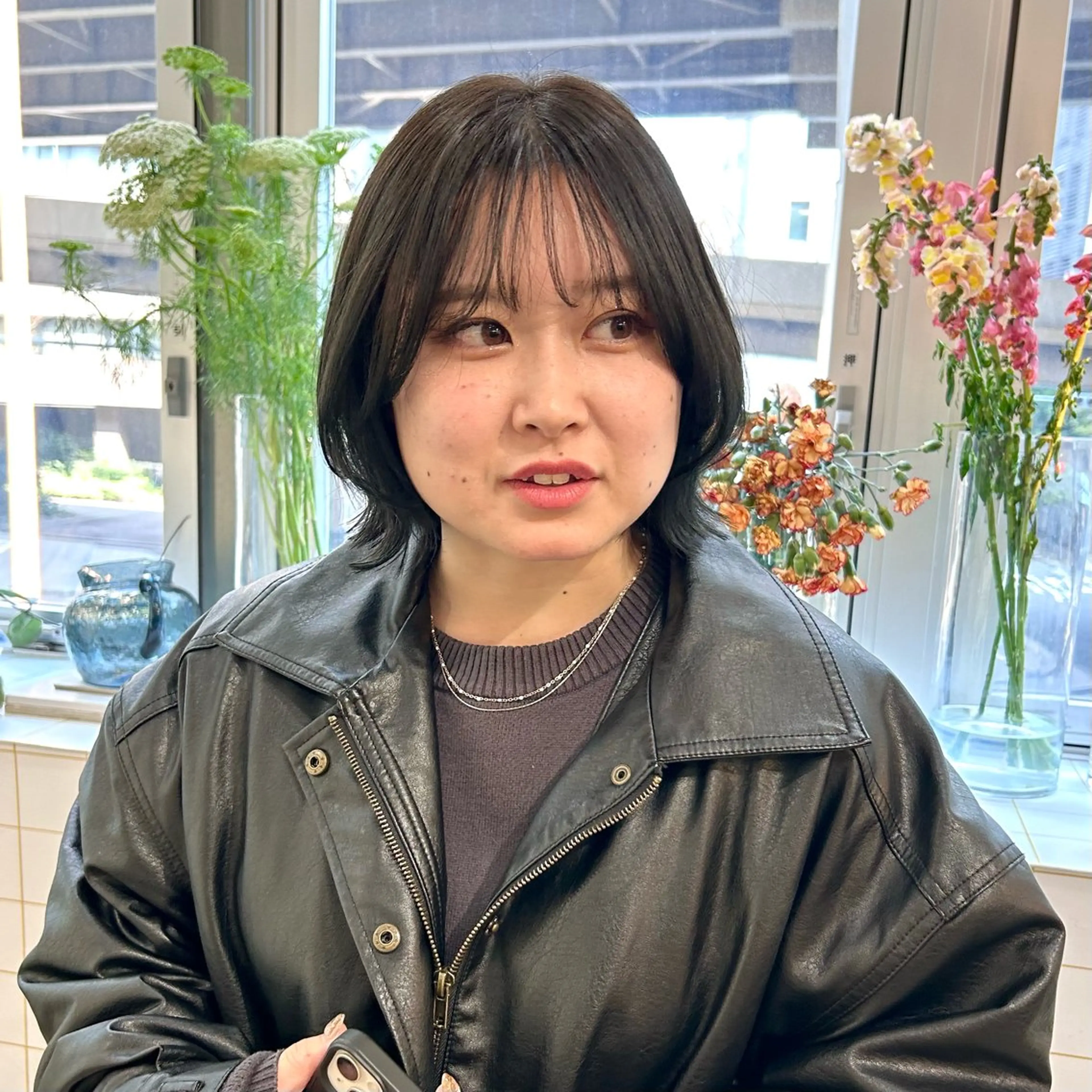 ミディアム カラー ボブレイヤー ベージュカラー 透明感カラー オリーブベージュ ボブ みうら ありさのヘアスタイル