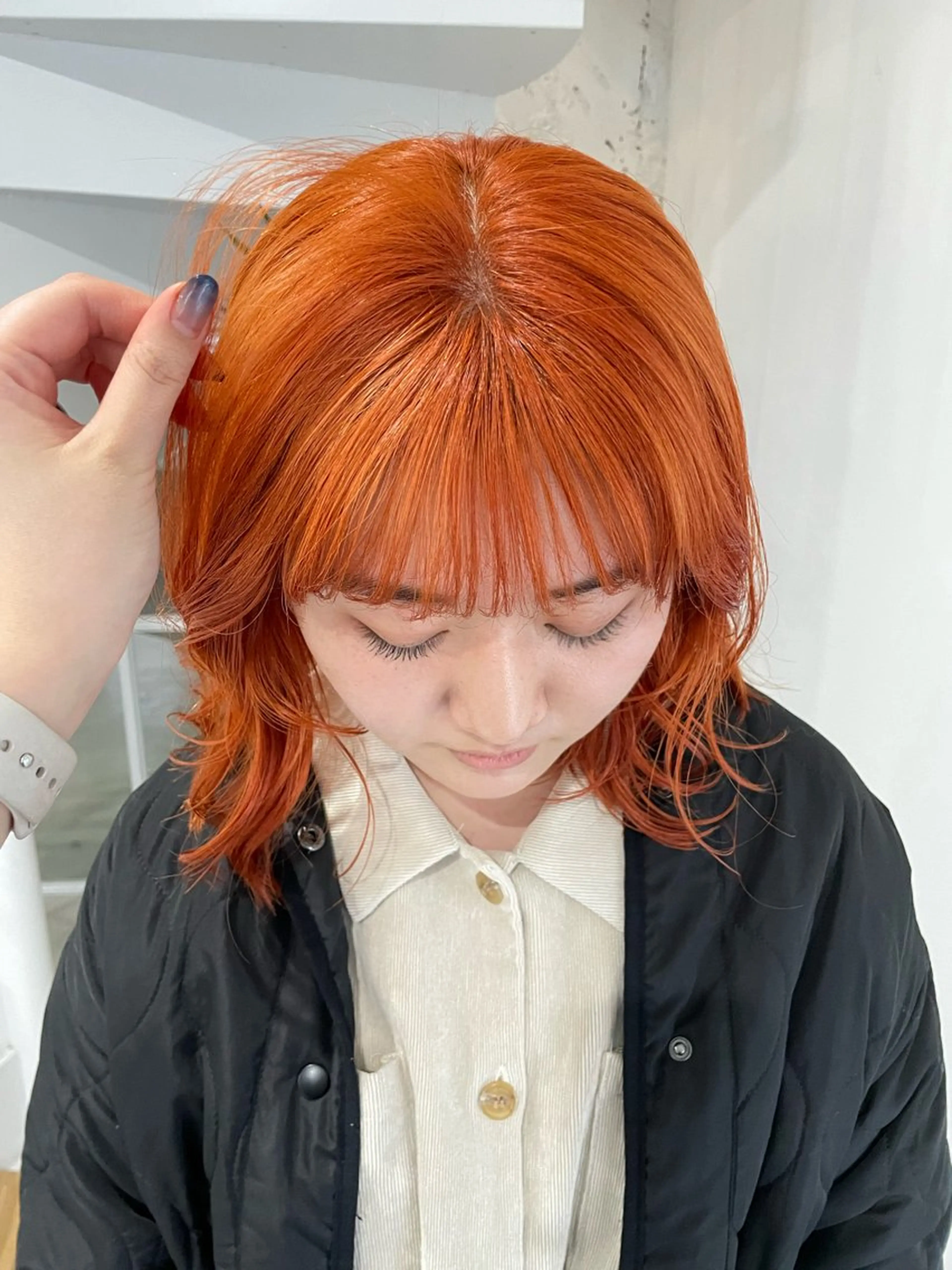 ミディアム カラー オレンジ ヘアカラー Mëw &のヘアスタイル