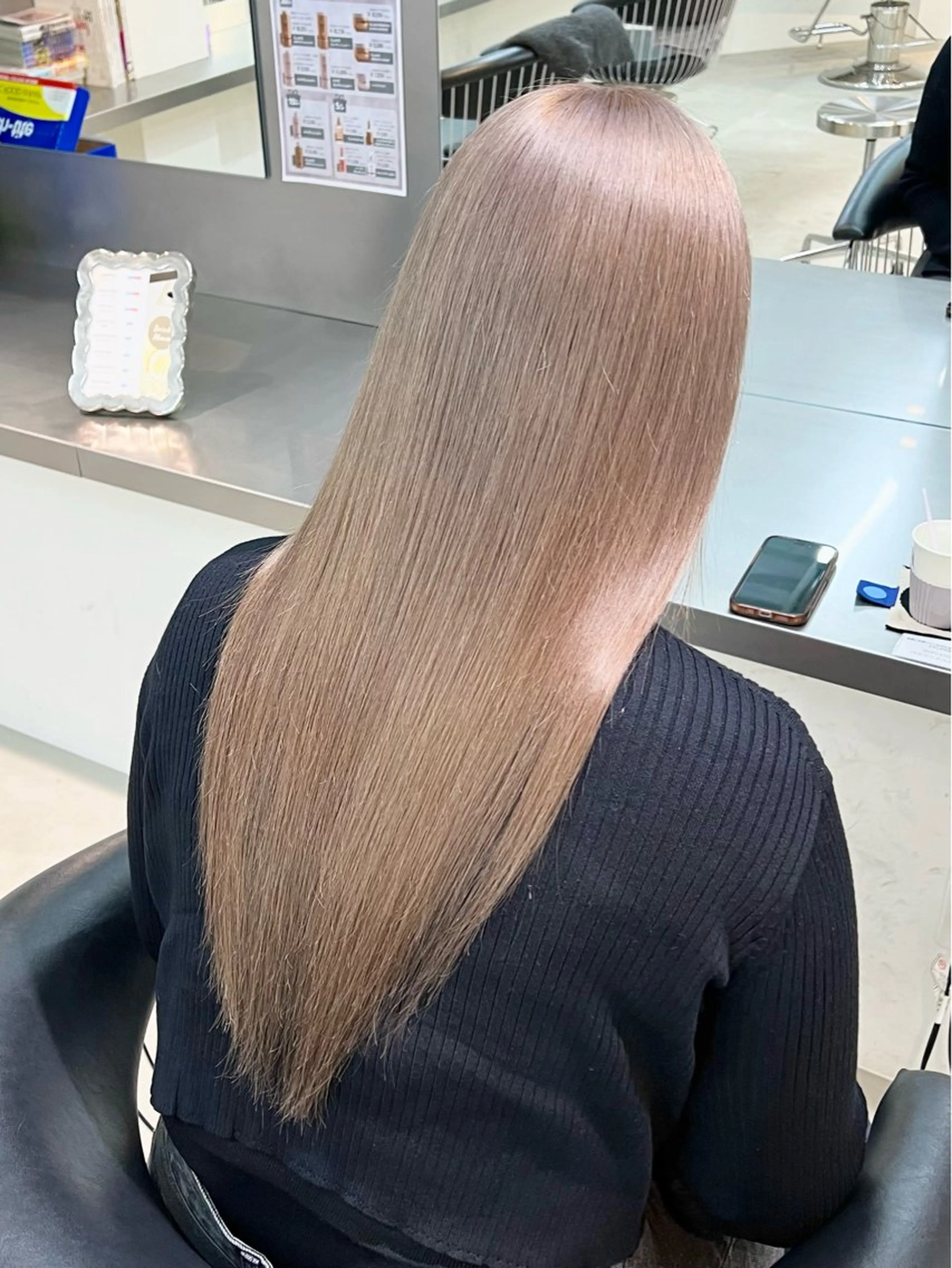 ロング カラー ベージュカラー ブリーチ ミルクティーベージュ Ami ブリーチ/ハイトーンのヘアスタイル