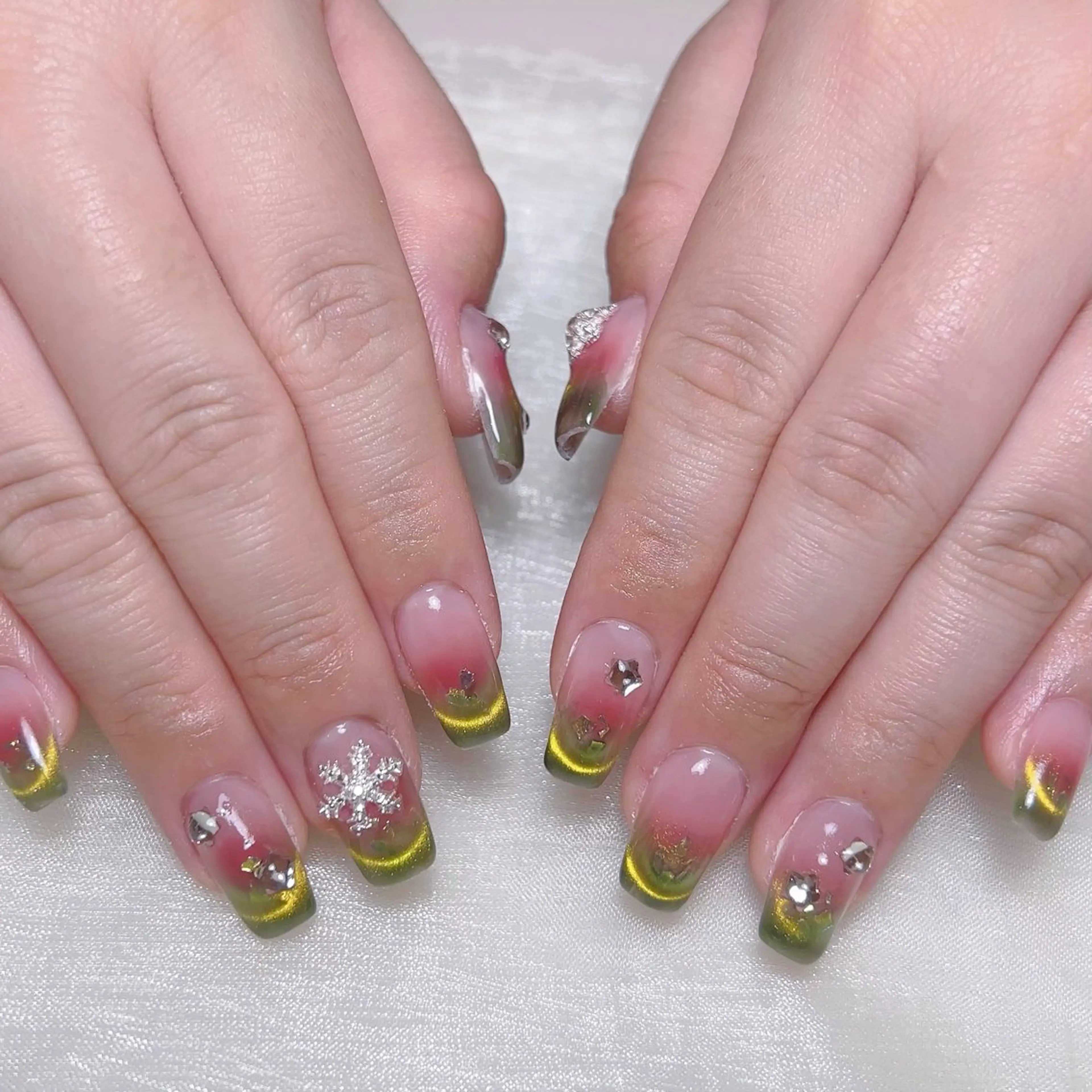 メンズ ネイル メンズ韓国風 アートネイル オーロラネイル ガーリー キラキラネイル Nail salon 木にいるのネイルデザイン