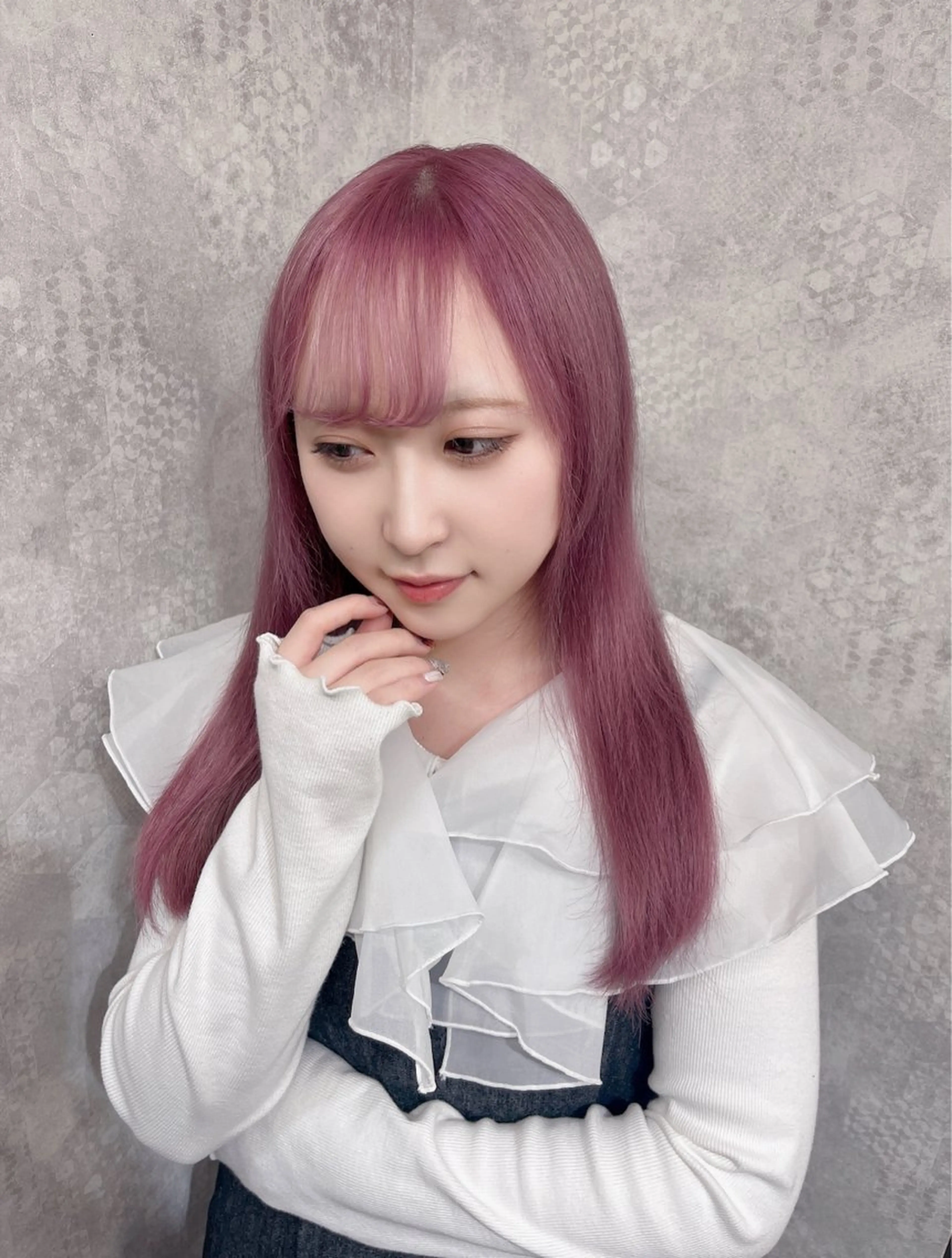 セミロング カラー ヘアアレンジ ヘアカラー トリートメント ヘアセット 韓国レイヤーカット/ 儚げカラーチナツのヘアスタイル