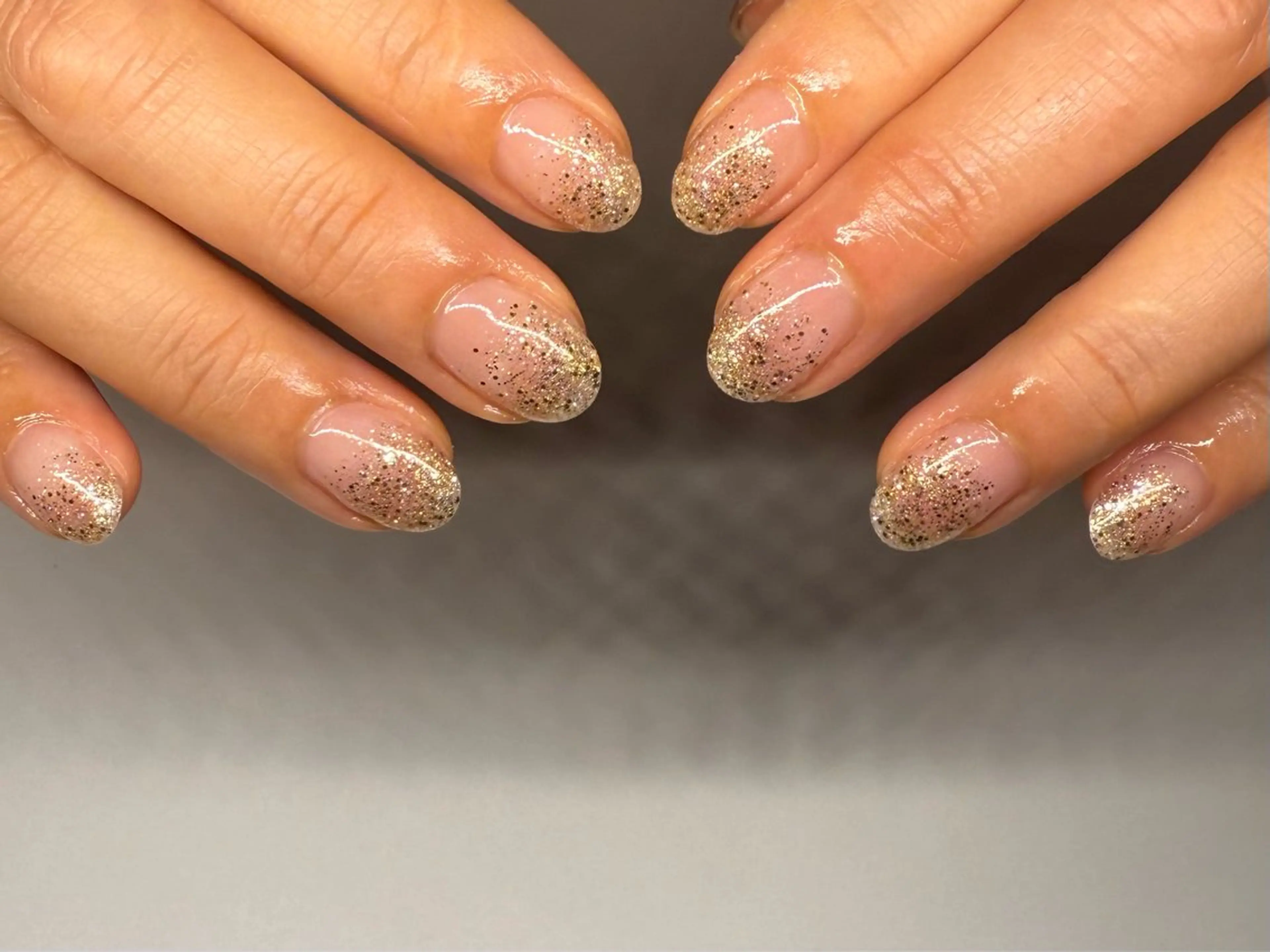 ネイル ゴールド グラデーション ラメ(グリッター) ラメグラデーション ハンドネイル filonnail asukaのネイルデザイン