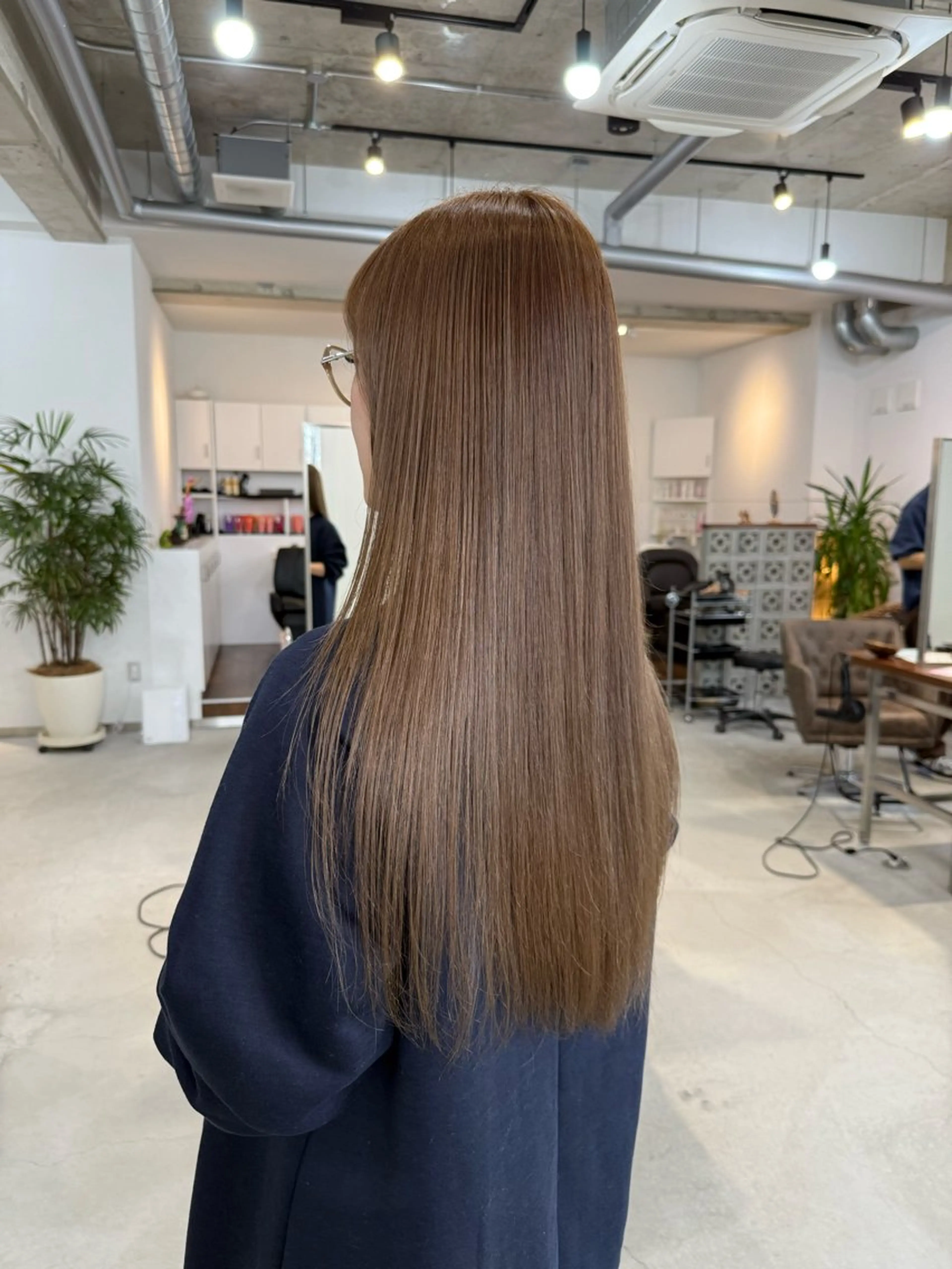 ロング カラー ベージュカラー カット ヘアカラー トリートメント カイリ /レイヤーカットのヘアスタイル