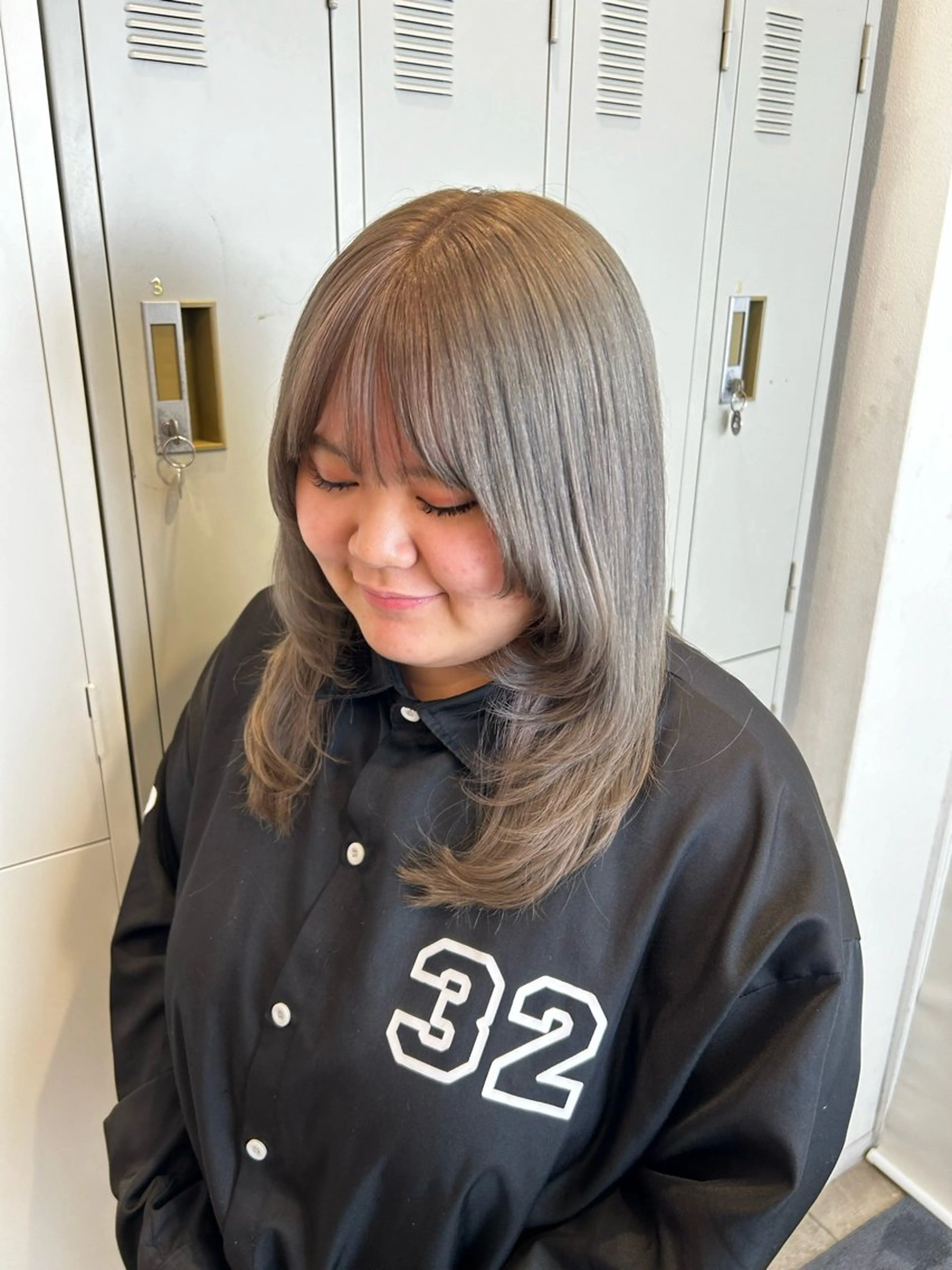 セミロング カラー 上田 愛來のヘアスタイル