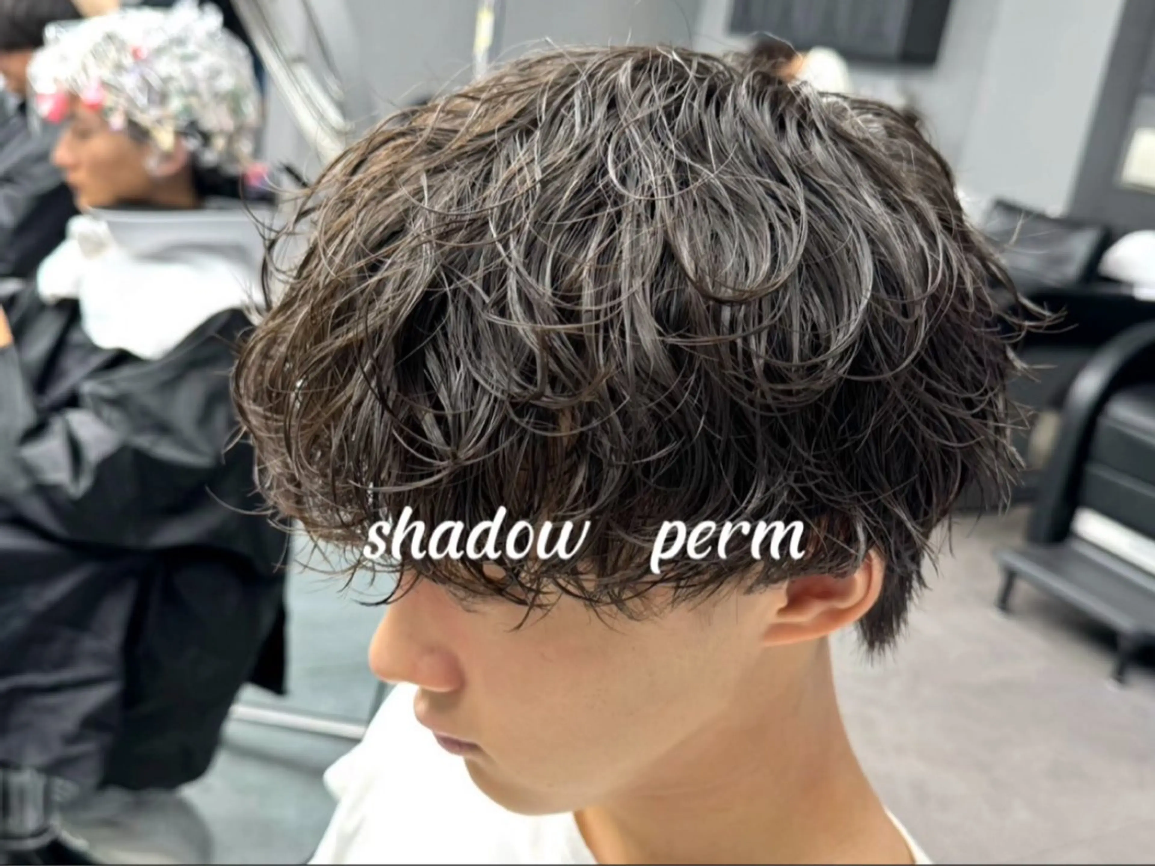 ショート パーマ メンズ メンズパーマ プードルパーマ 学生(メンズ向け) スパイキーショート 波巻きパーマ カット パーマ シャドウパーマ/ ルーズパーマ/メンズのヘアスタイル