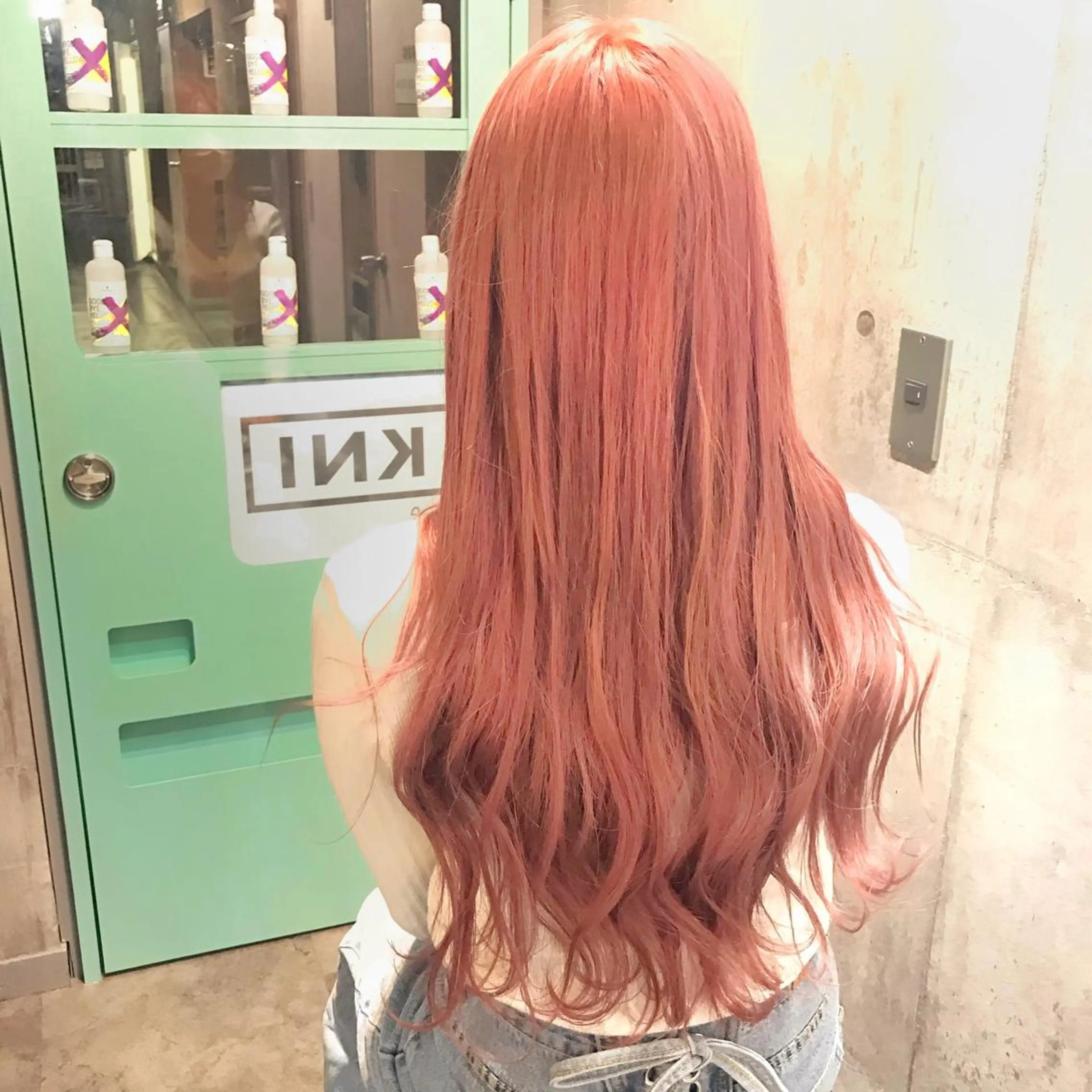 ロング カラー ピンクカラー ホワイト&レイヤーカ ットエクステ長畠俊輔のヘアスタイル