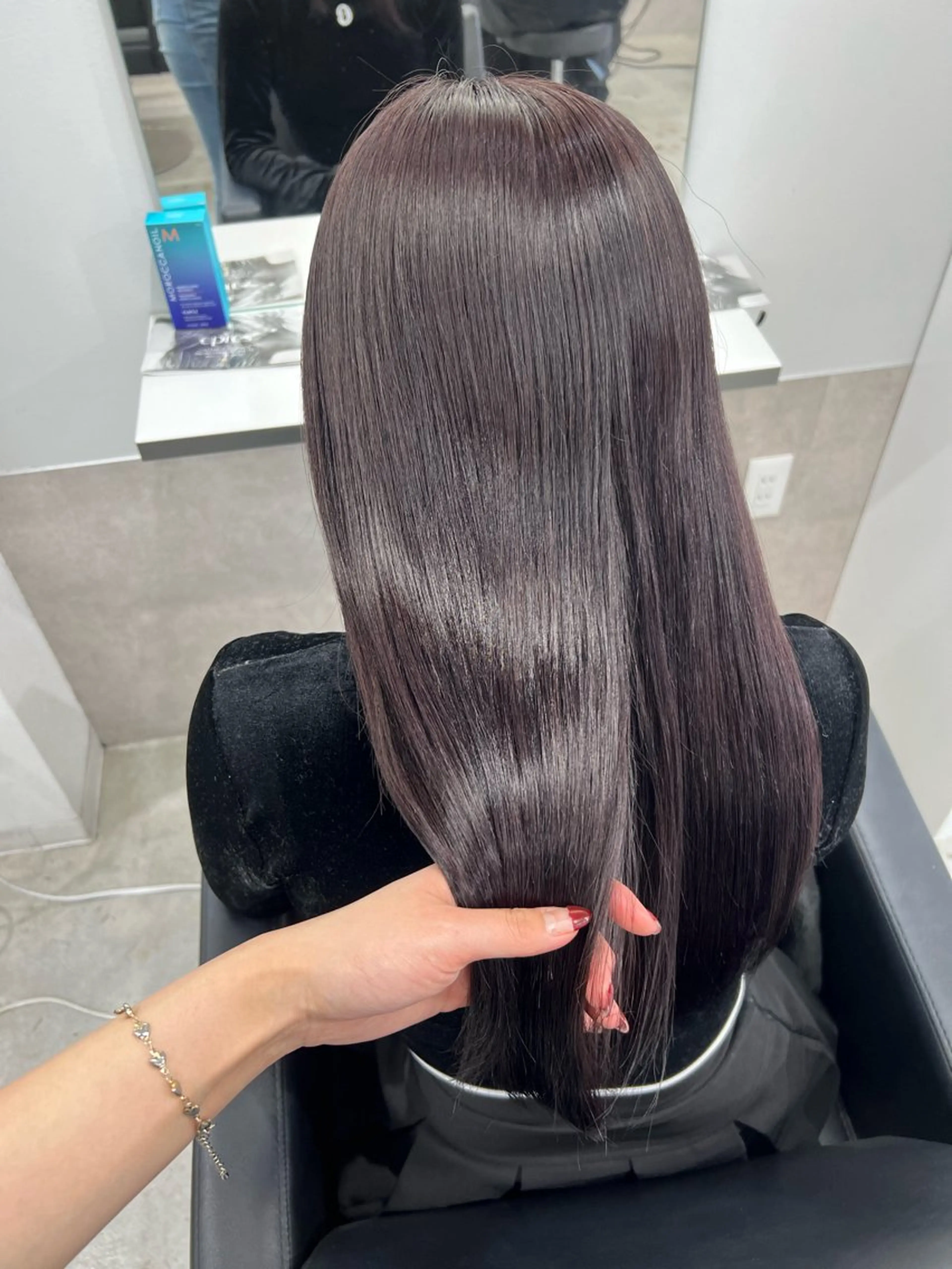 ロング ヘアカラー maya レイヤーカットのヘアスタイル