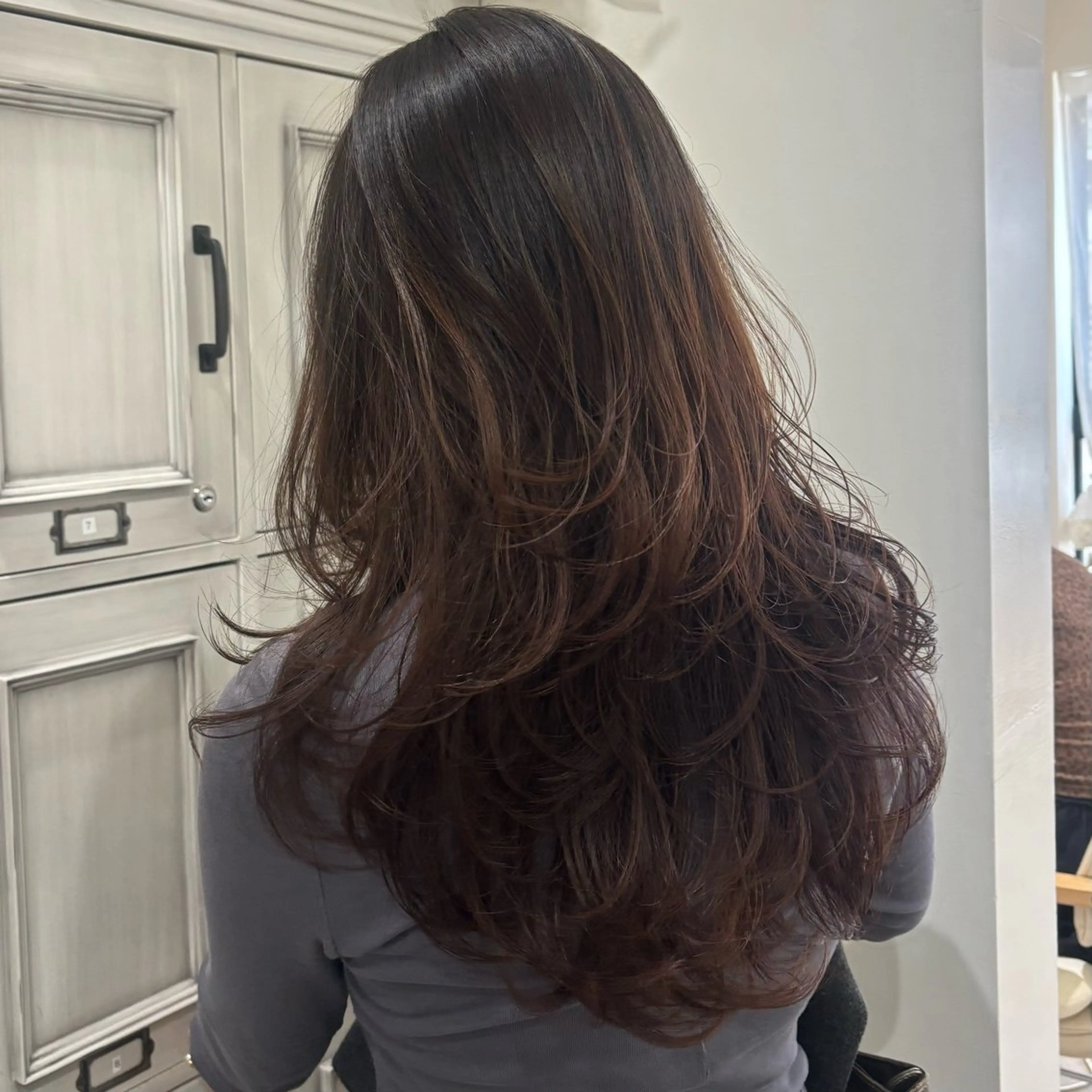 ロング レイヤーカット カット 美容室ORIKA AI レイヤーカットのヘアスタイル