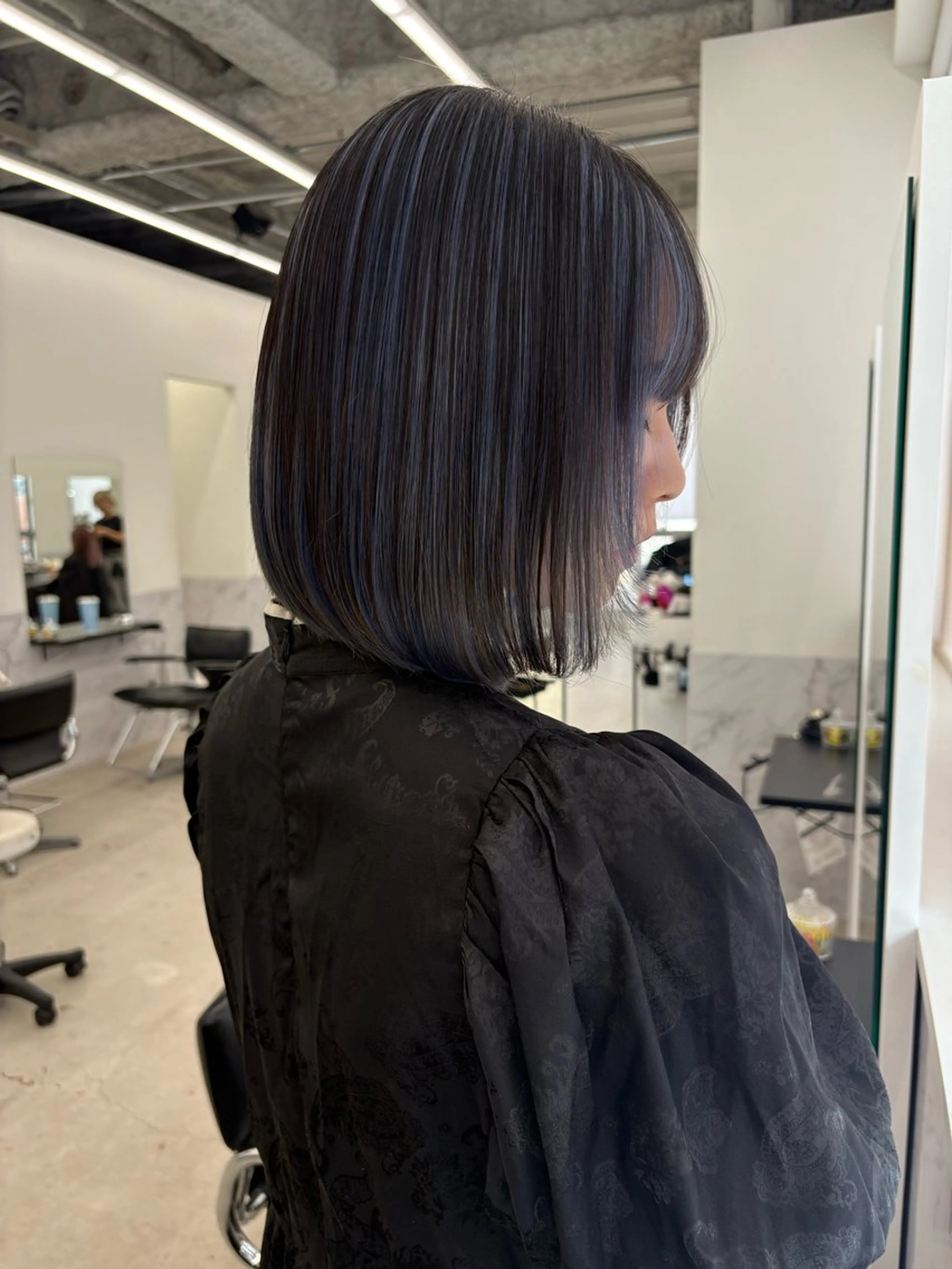 ショート カラー ブルーカラー 透明感カラー シルバー ヘアカラー 八代 珠羽のヘアスタイル