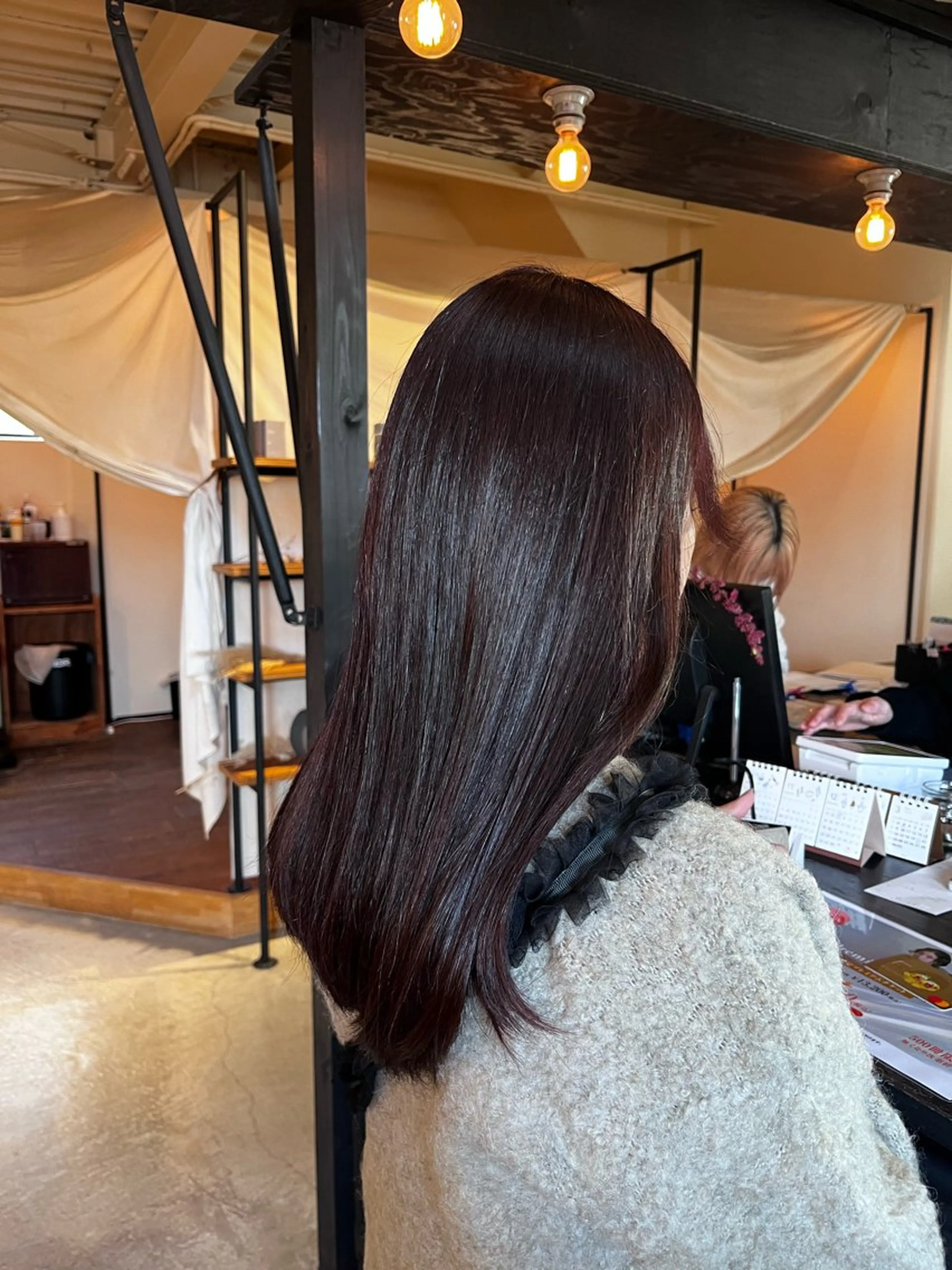 ロング カラー ふじわらはゆ/ブリー チ/ベージュカラーのヘアスタイル