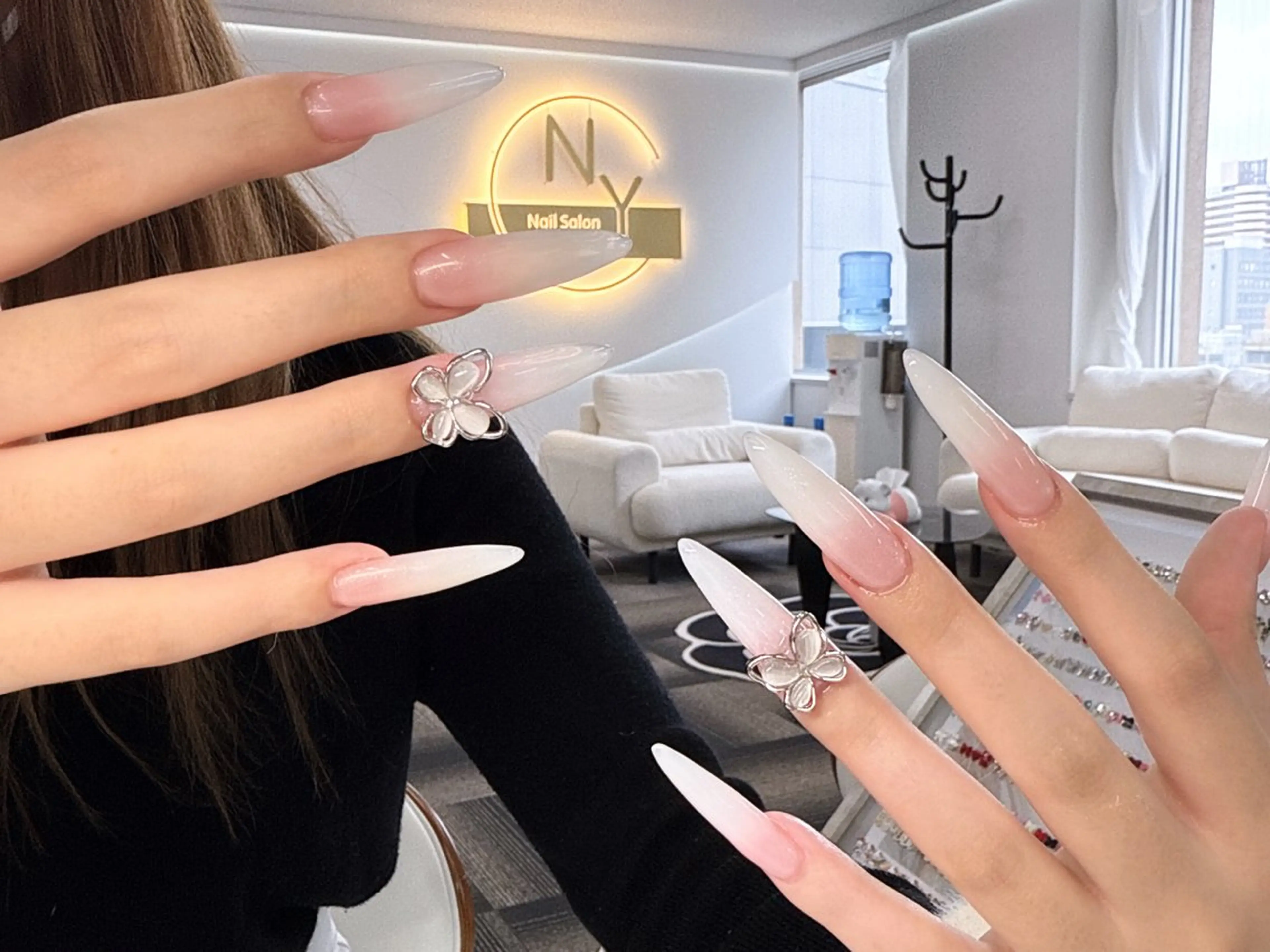 ネイル 長さ出し フットネイル フレンチネイル ジェルネイル ガーリー ハンドネイル NYネイルサロン 千葉中央店のネイルデザイン