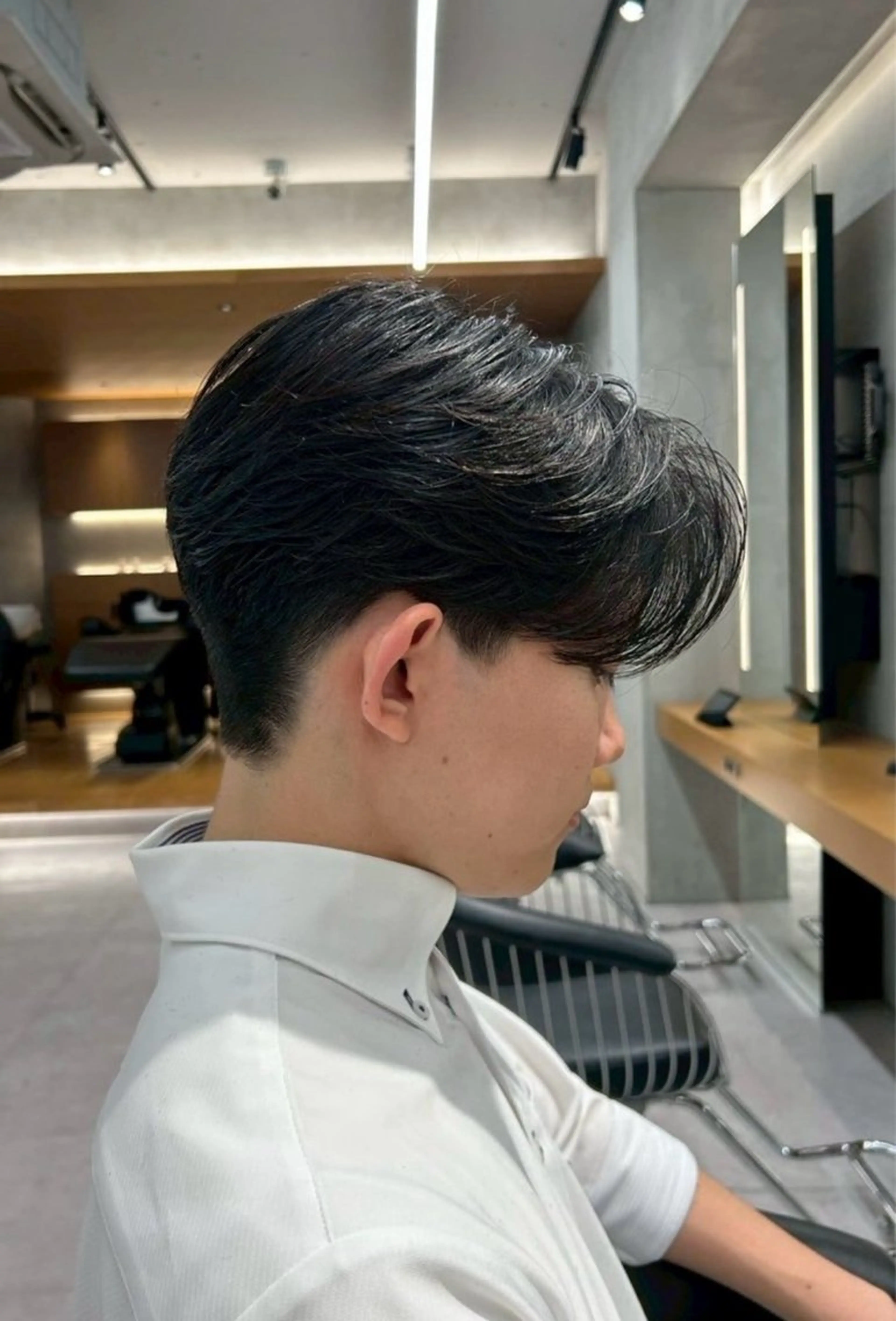 メンズ アイブロウ カット 縮毛矯正 ヘアセット ブリーチ/ウルフ/ スパイキーショートのヘアスタイル