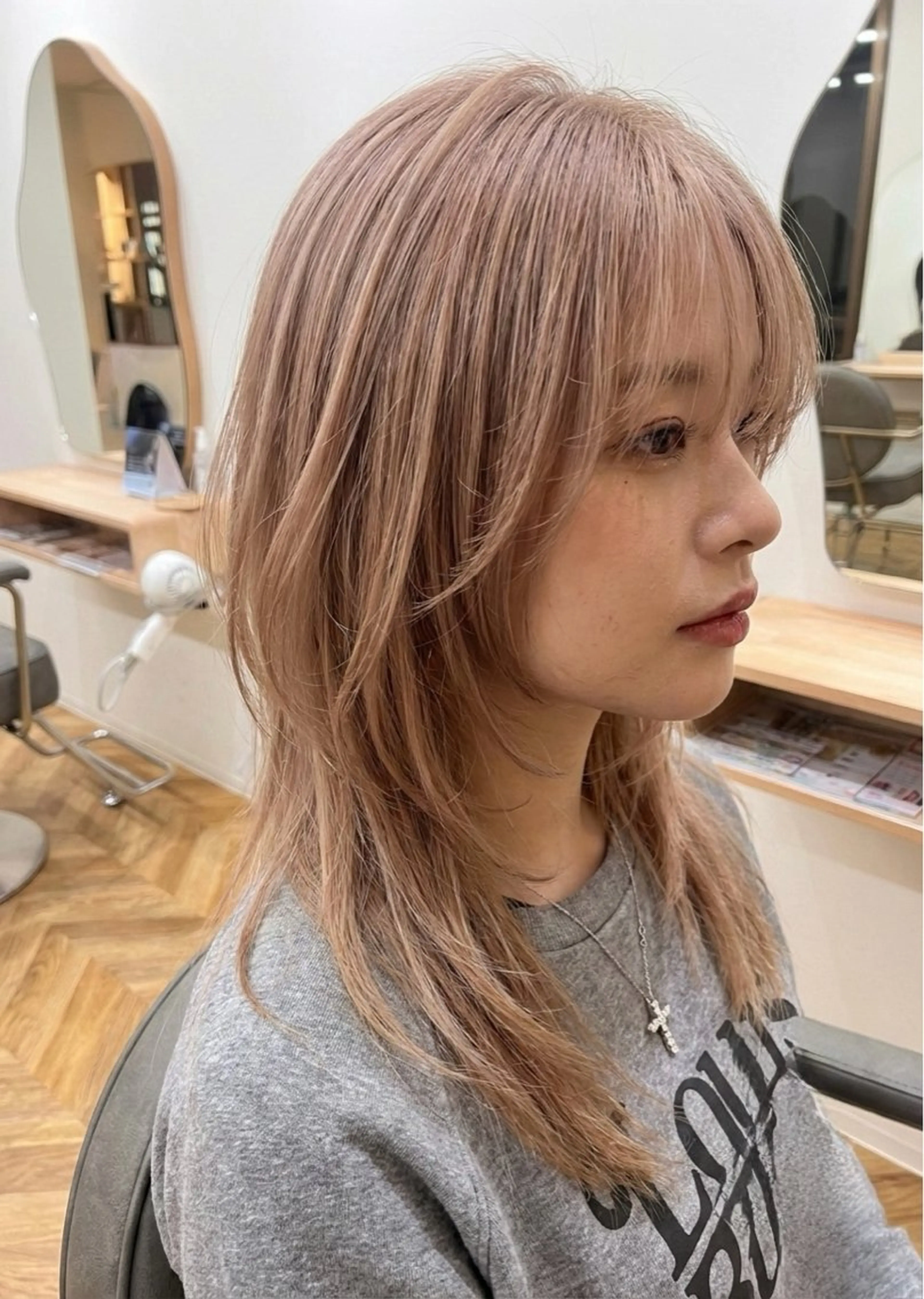 セミロング カラー カット ヘアカラー トリートメント VIE.ORNER土気あすみが丘店所属・口コミ140件超え 💬☘️笹岡航太のヘアスタイル
