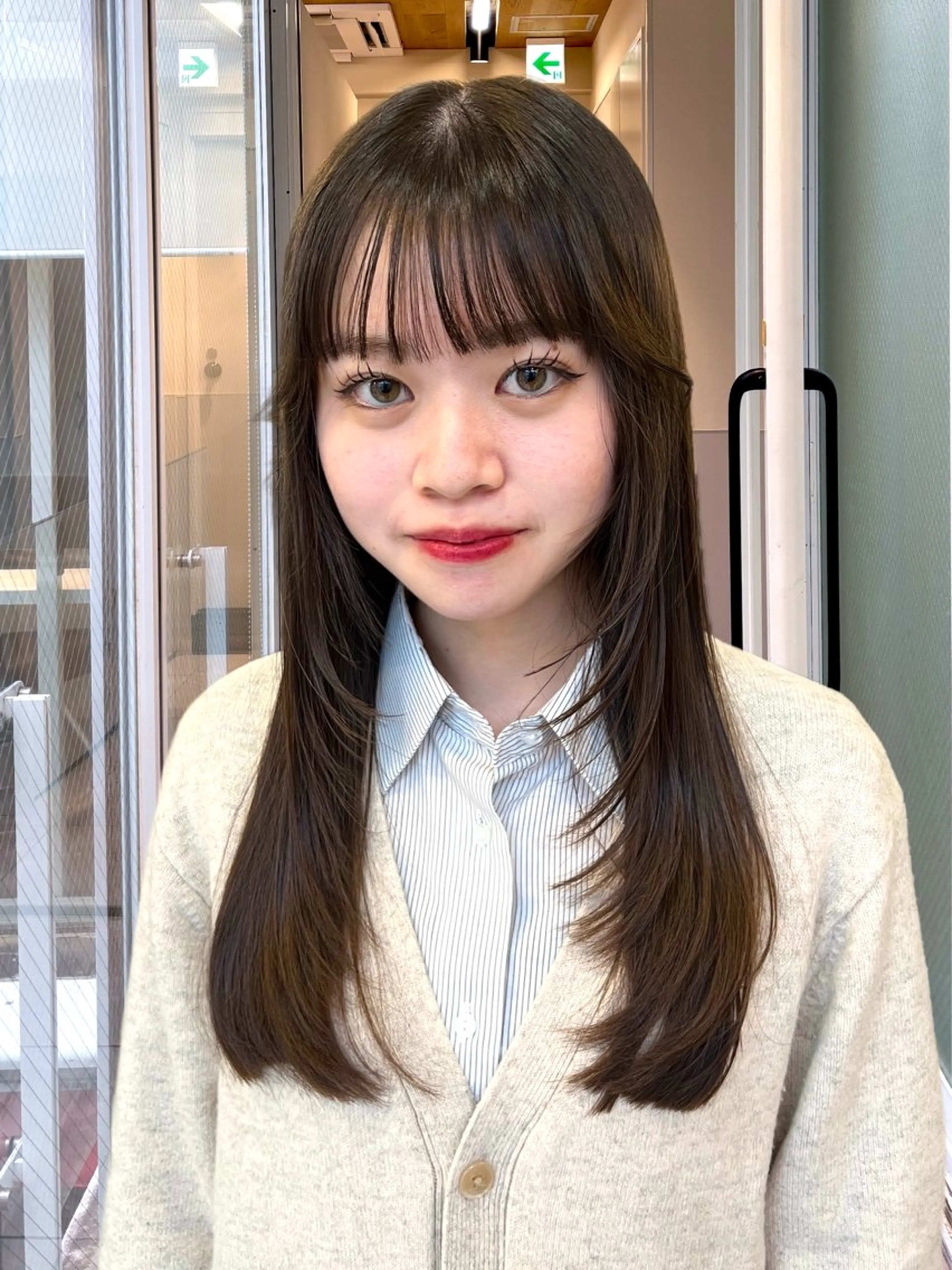 ロング ロングレイヤー 顔周りカット レイヤーカット ロング シースルーバング カット ヘアカラー パーマ 縮毛矯正 トリートメント 小川 大輝のヘアスタイル