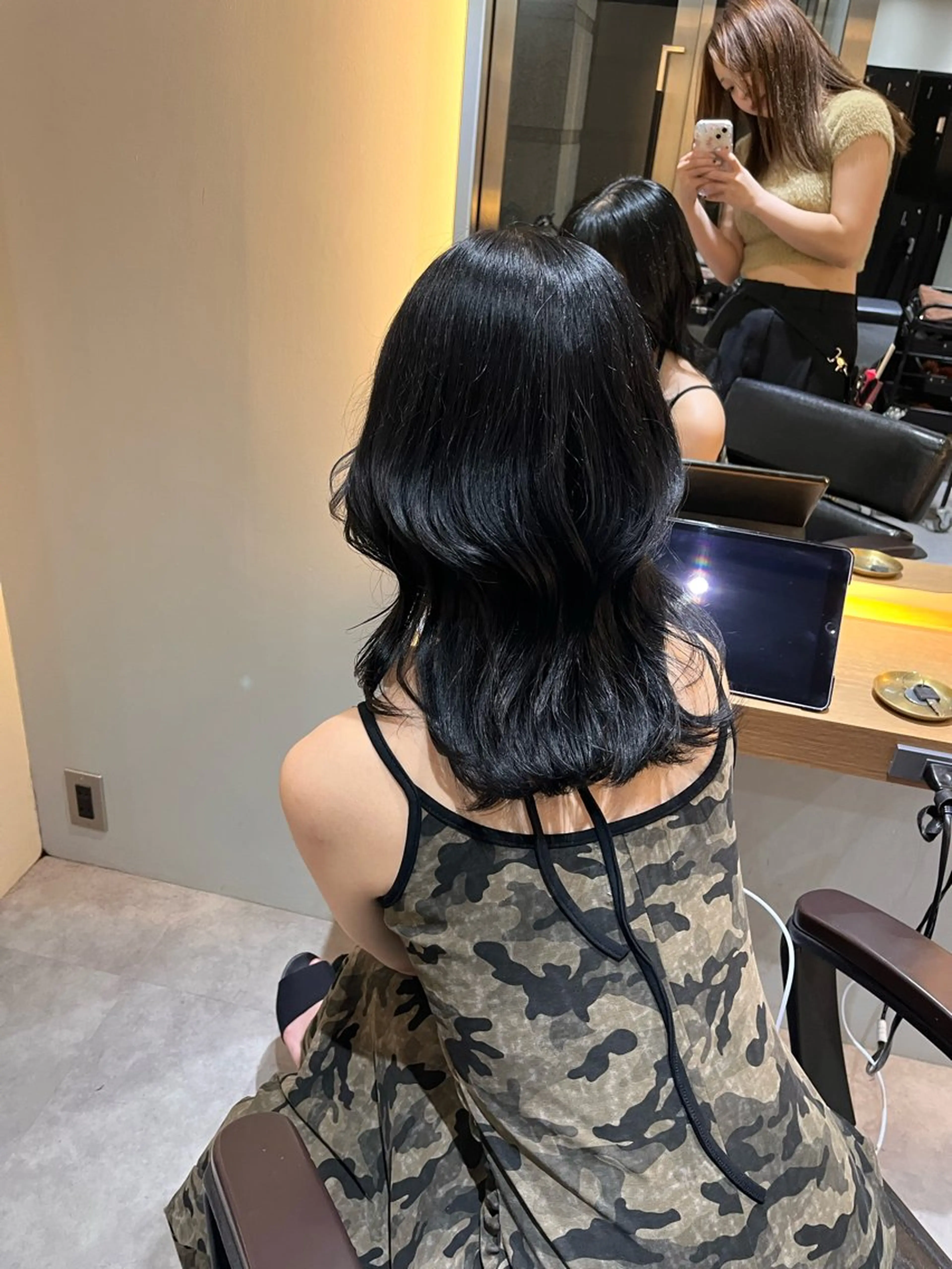 カラー 黒髪 ブルーカラー ブルーブラック 透明感カラー ロングカット/ うる艶カラー/ユイのヘアスタイル