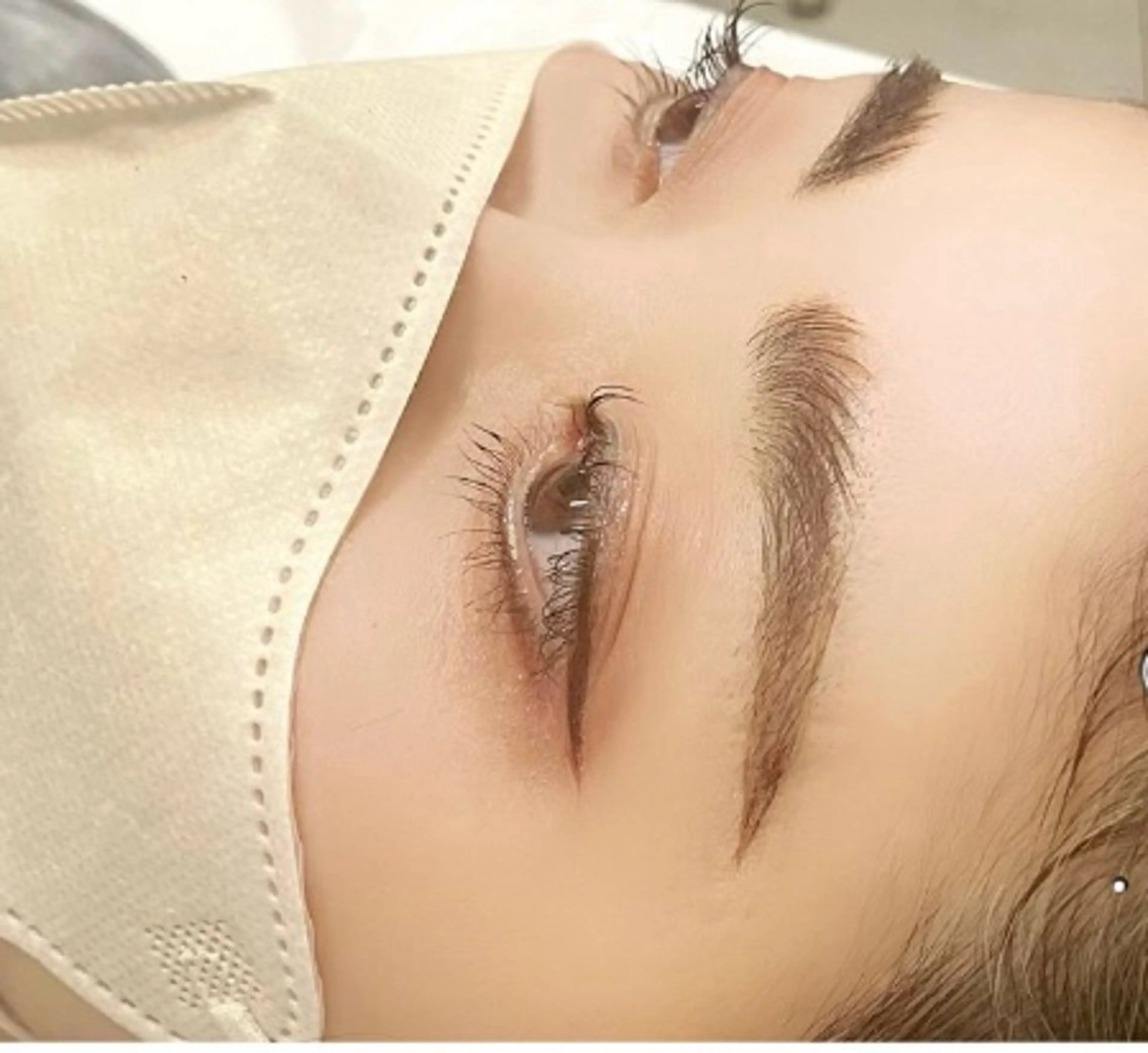 【🉐メンズ限定🉐】脱色（保護クリーム付）＋眉毛スタイリング※茶色限定（Wax脱毛•美容液付き）の写真