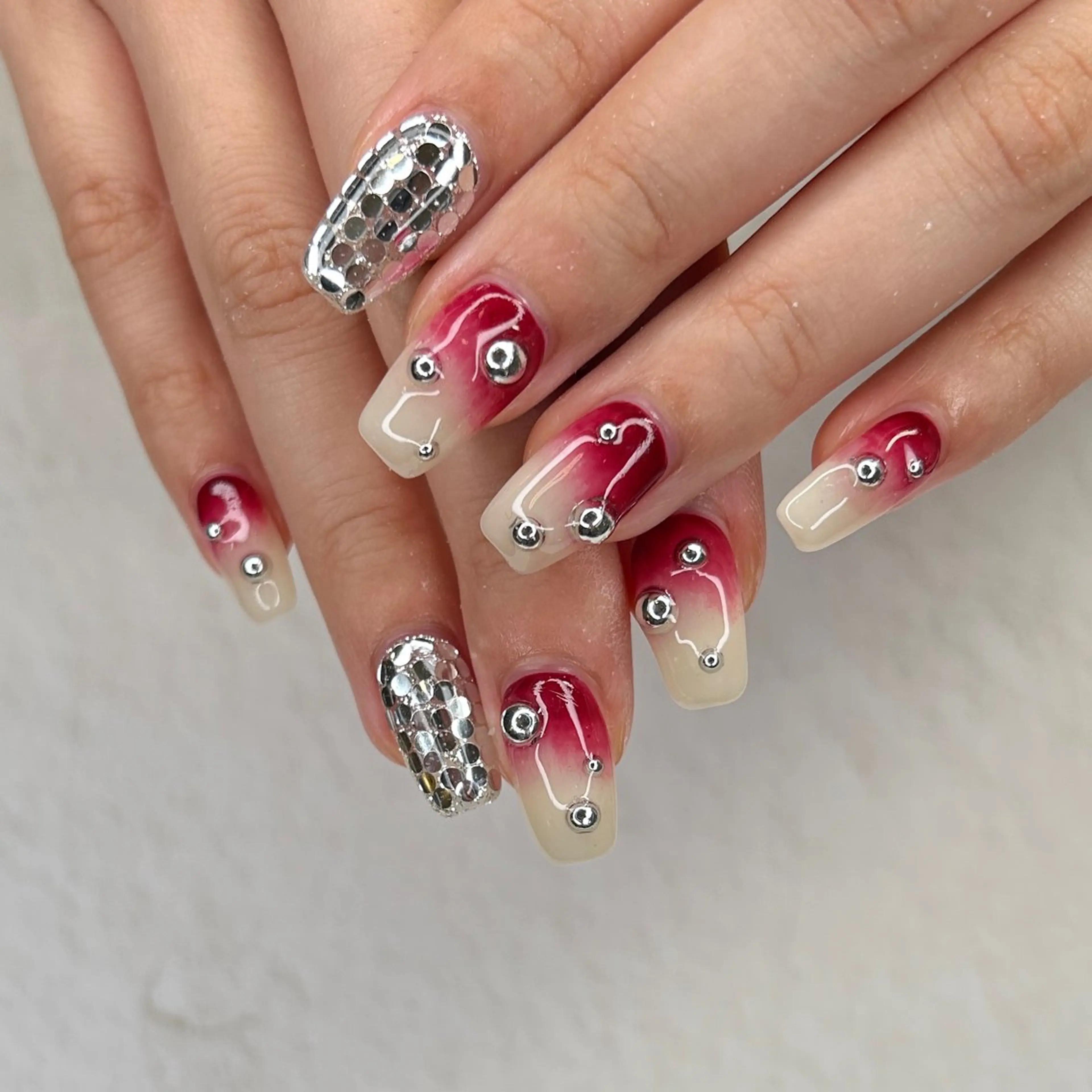 ネイル ハンドネイル フットネイル ease NAIL SALONのネイルデザイン