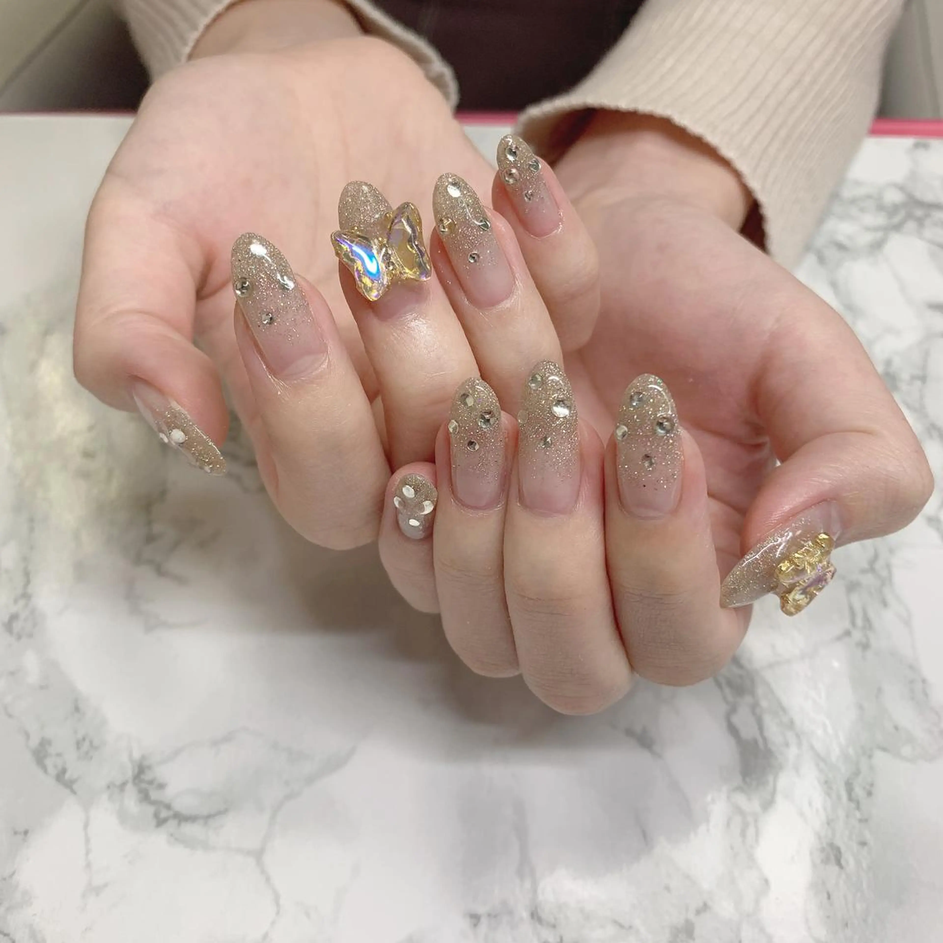 ネイル グラデーション ラメ(グリッター) ラメグラデーション はな💎ネイル ワンホン、長さ出しのネイルデザイン